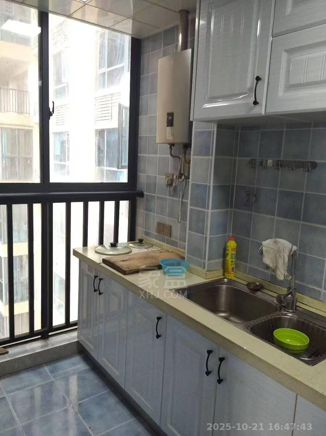 日盛山湖城  1室2厅1卫    1800.0元/月室内图