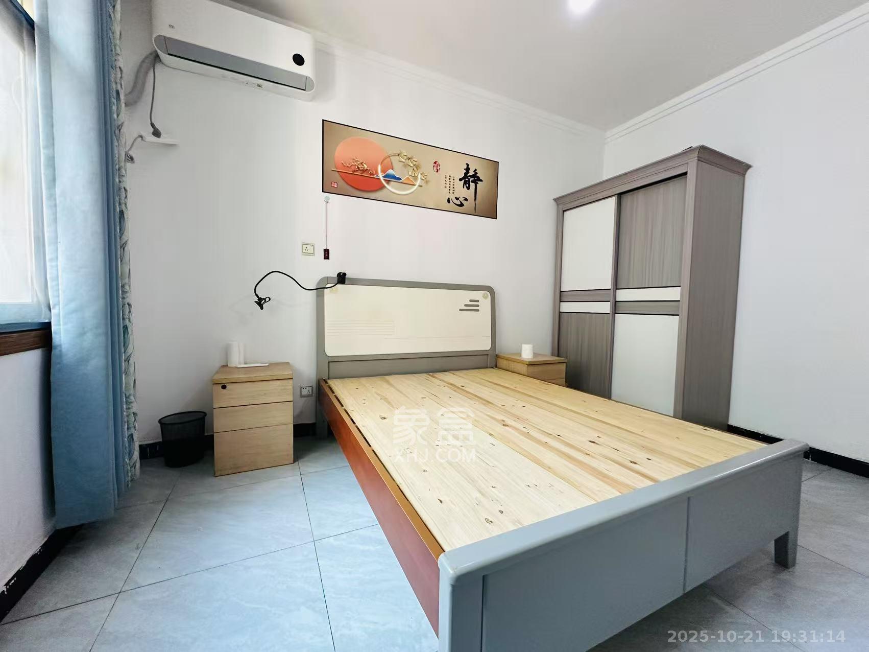 陡岭社区  2室1厅1卫    1500.0元/月 陡岭社区  2室1厅1卫    1500.0元/月室内图1