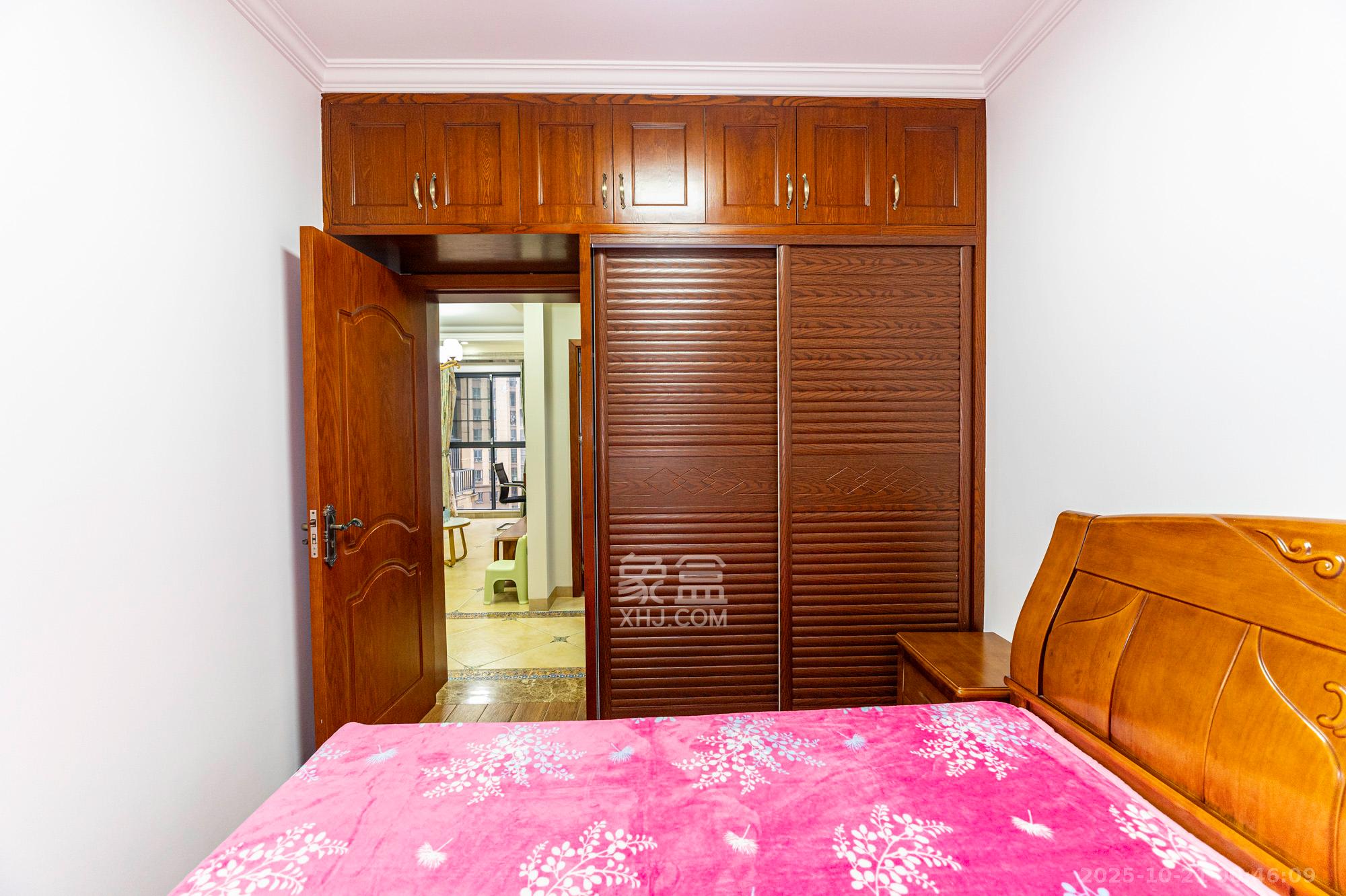 荣盛花语城 3室2厅1卫 66.0万 荣盛花语城 3室2厅1卫 66.0万卧室