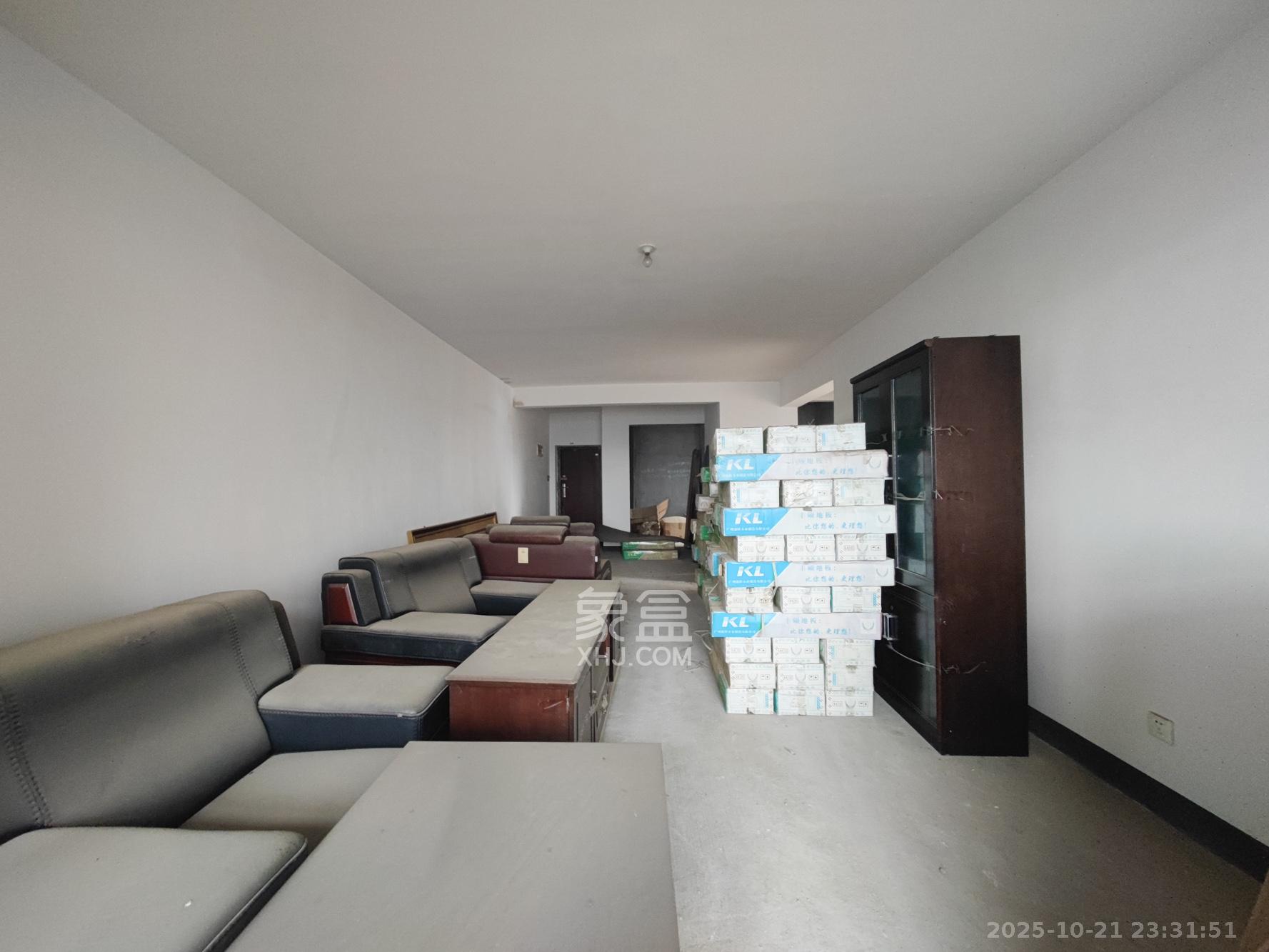 潇湘名城(新里程潇湘名城)  3室2厅2卫    102.0万 潇湘名城(新里程潇湘名城)  3室2厅2卫    102.0万客厅