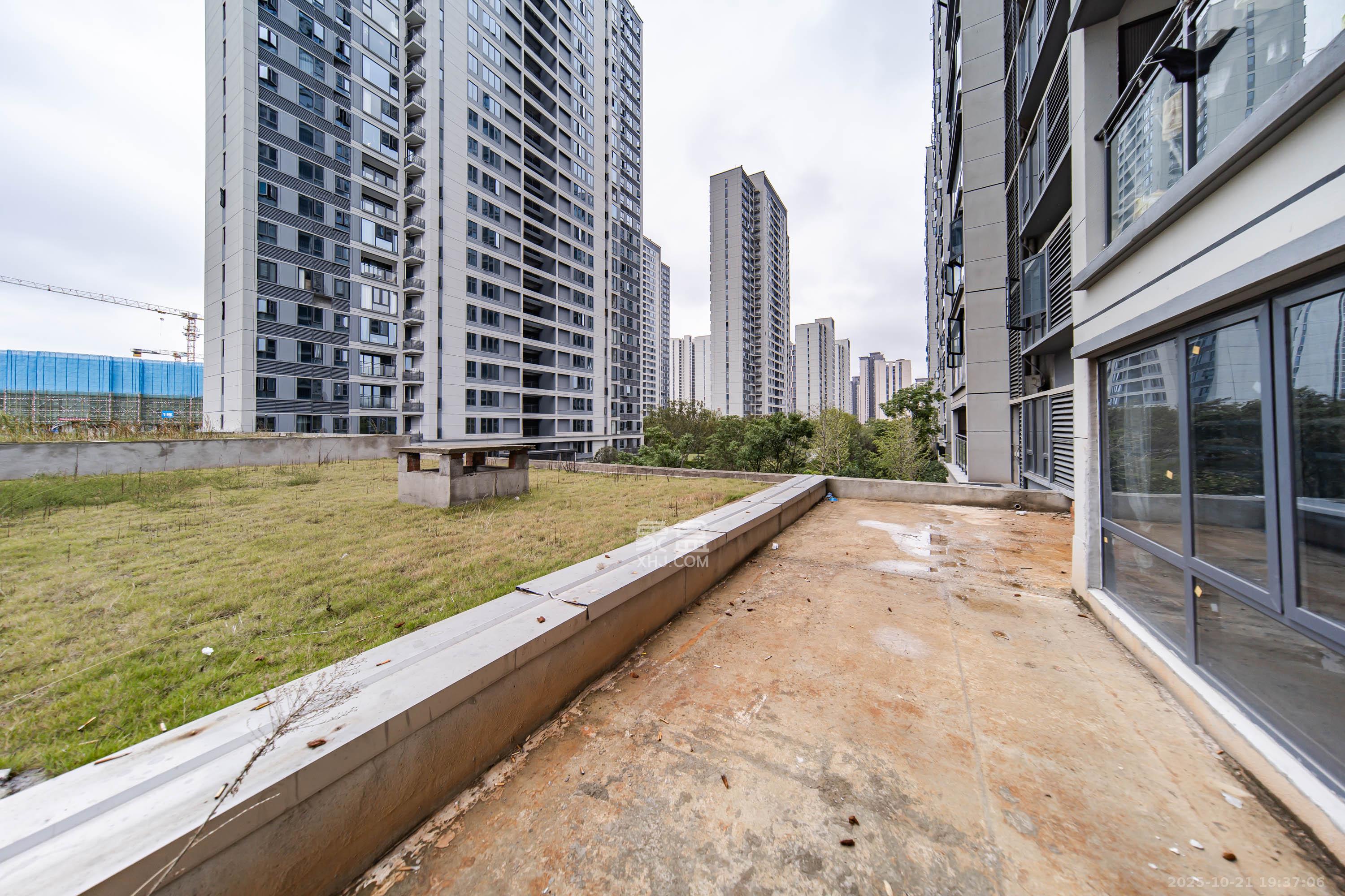 卓越洋湖晴翠  3室1厅1卫    188.0万阳台