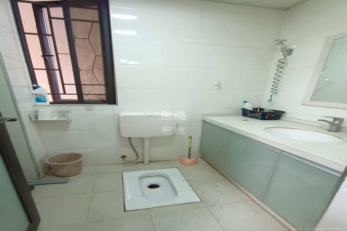 旭辉华庭 3室2厅2卫 1900.0元/月 旭辉华庭 3室2厅2卫 1900.0元/月室内图