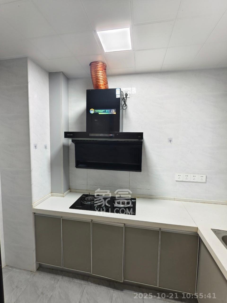 澳海月亮湾  3室2厅2卫    1700.0元/月室内图