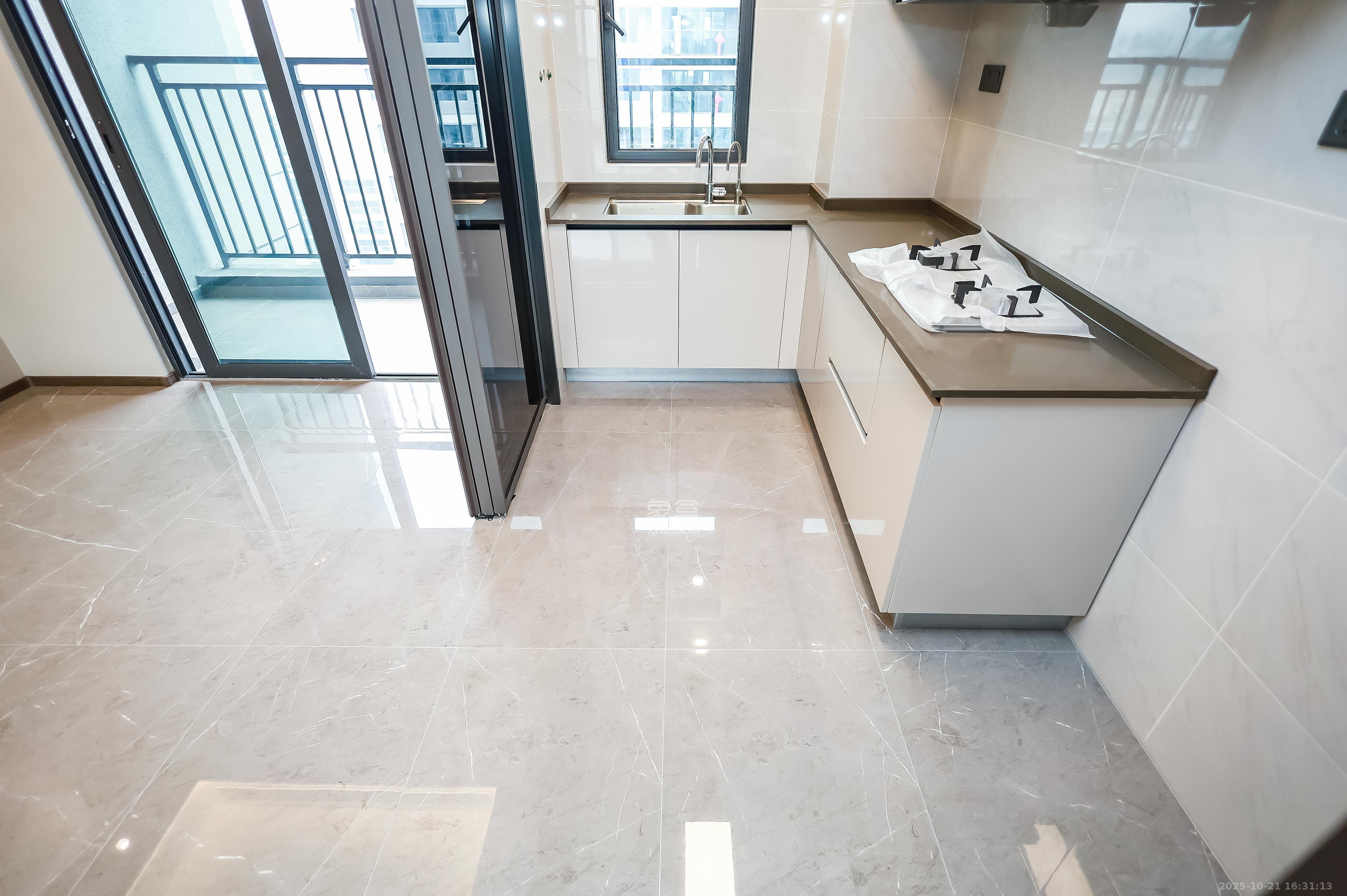 龙湖舜山府  4室2厅2卫    5300.0元/月室内图