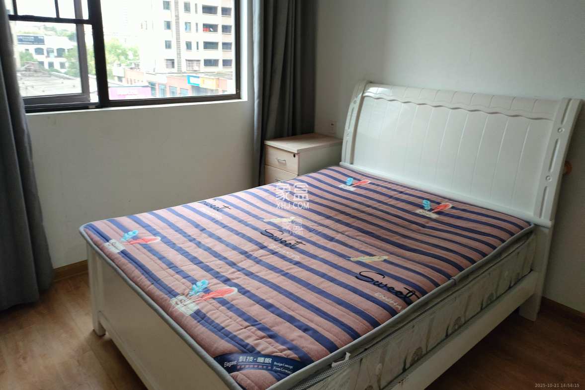 华润置地广场二期  2室2厅1卫    1800.0元/月 华润置地广场二期  2室2厅1卫    1800.0元/月室内图