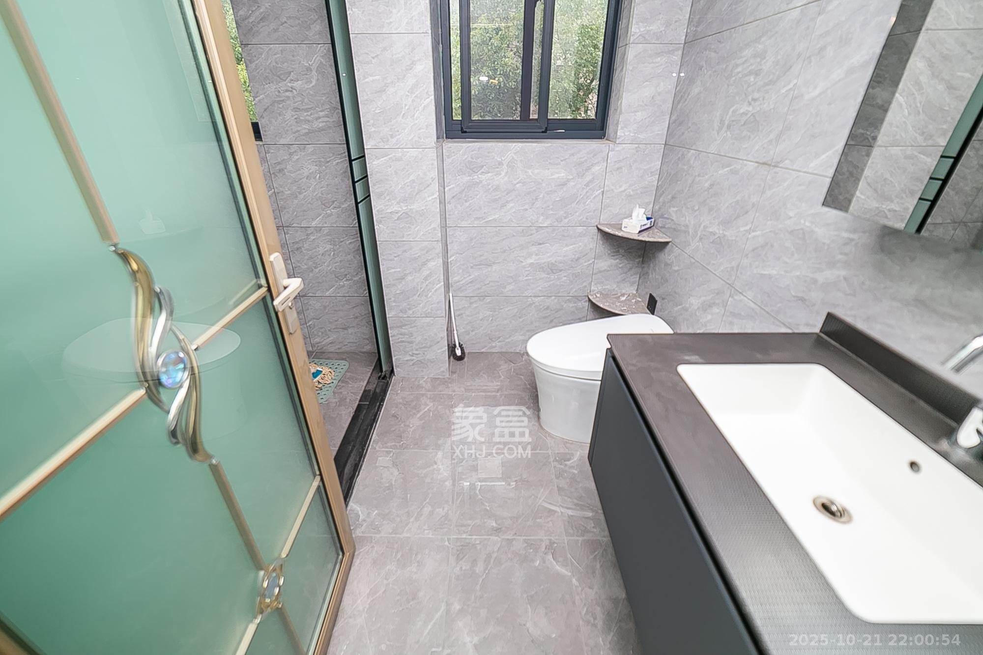 丽江翠园 4室2厅3卫 128.0万 丽江翠园 4室2厅3卫 128.0万卫生间