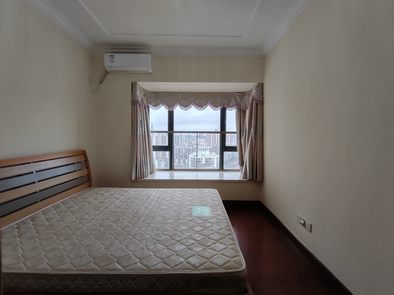 恒大外滩  2室2厅1卫    3000.0元/月 恒大外滩  2室2厅1卫    3000.0元/月室内图