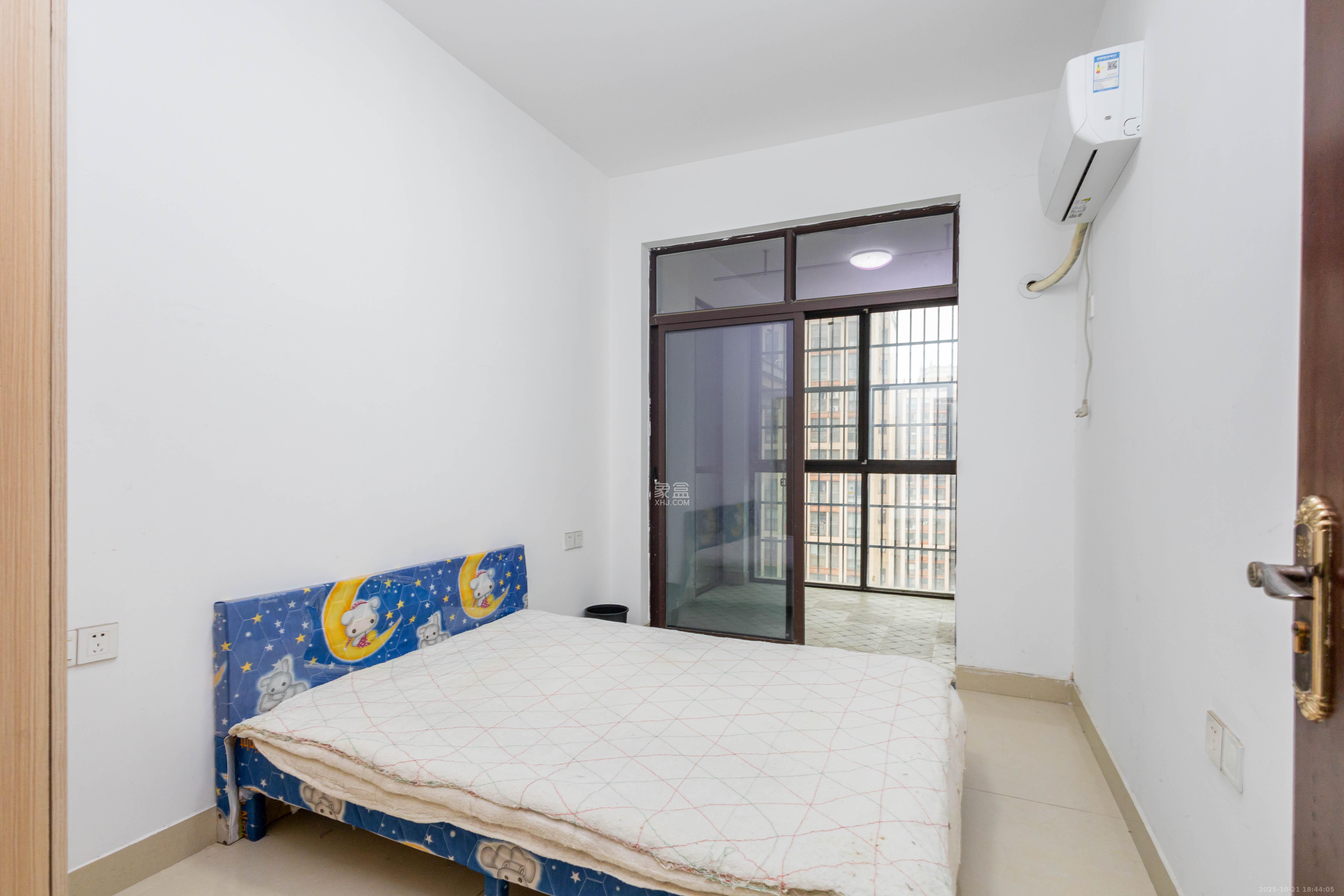 三景华御  4室2厅2卫   79.80万卧室