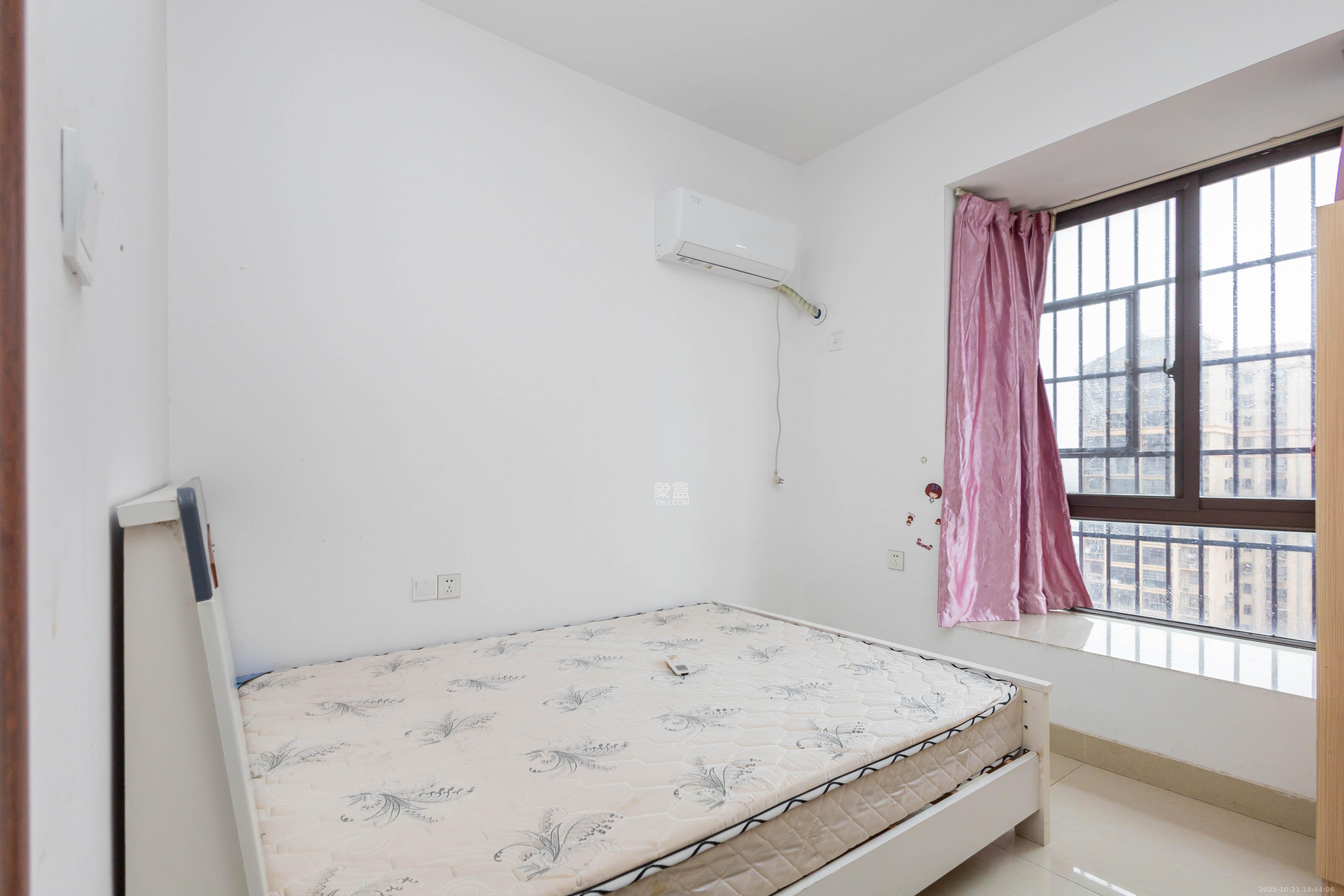 三景华御  4室2厅2卫   79.80万卧室