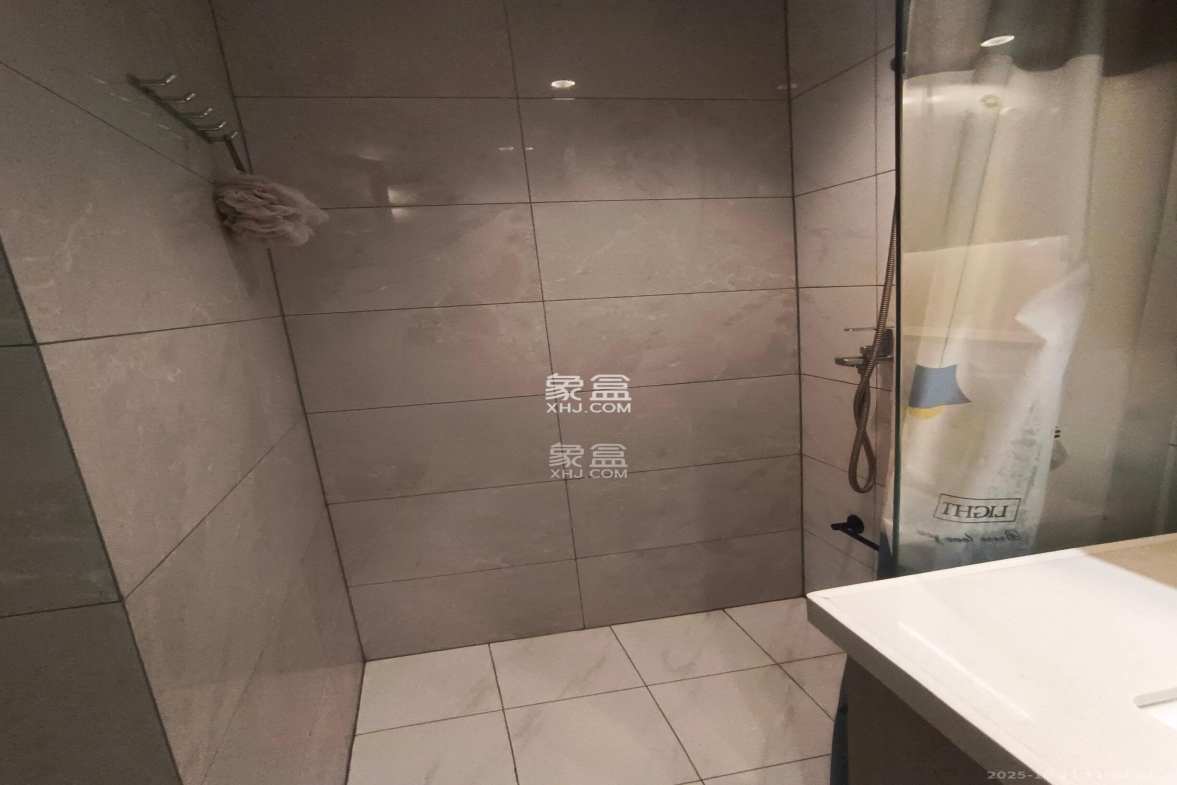 藏珑湖上公馆 1室1厅1卫 2200.0元/月 藏珑湖上公馆 1室1厅1卫 2200.0元/月室内图