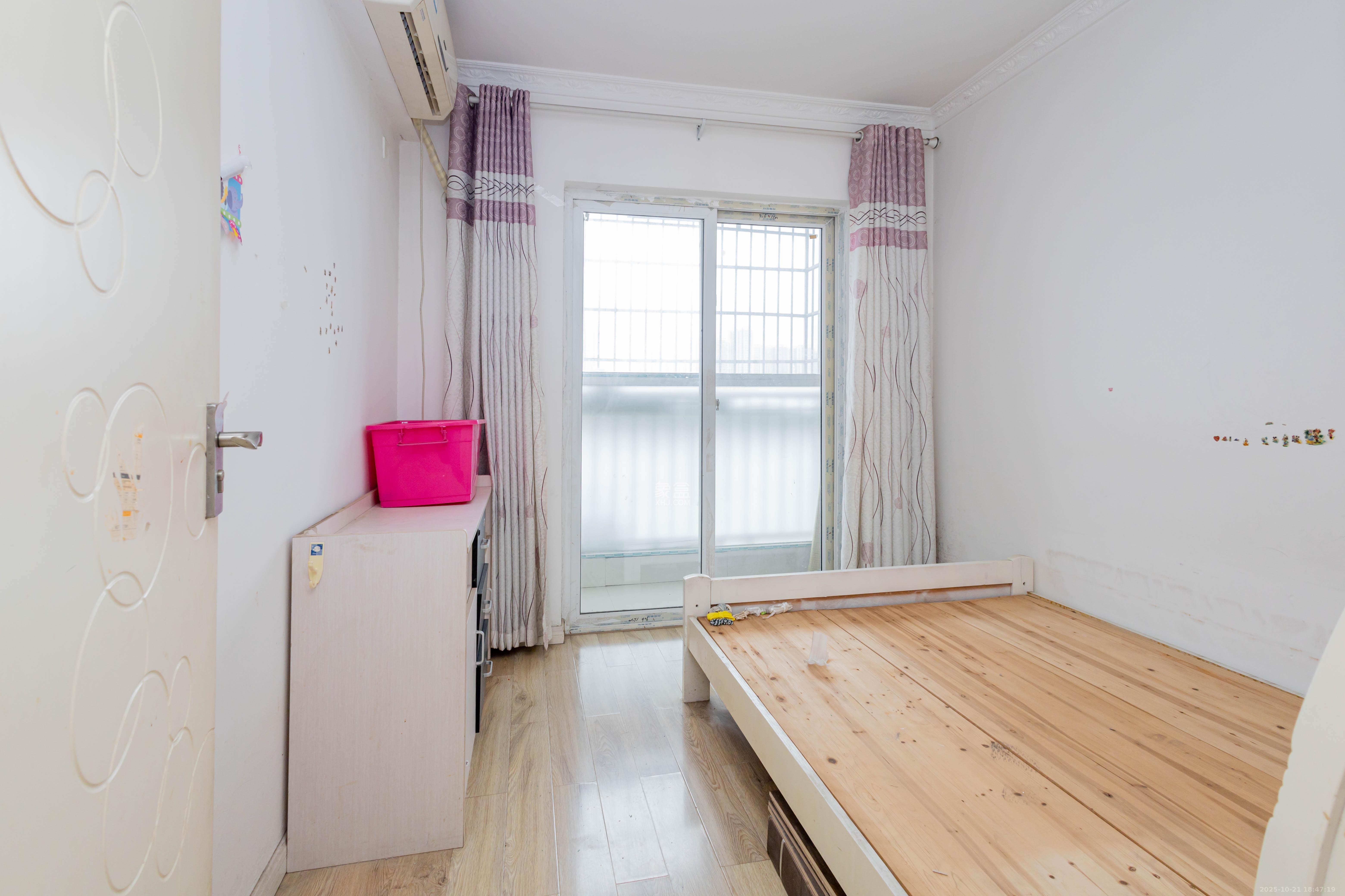 东业苹果社区  3室2厅1卫    43.8万 东业苹果社区  3室2厅1卫    43.8万卧室