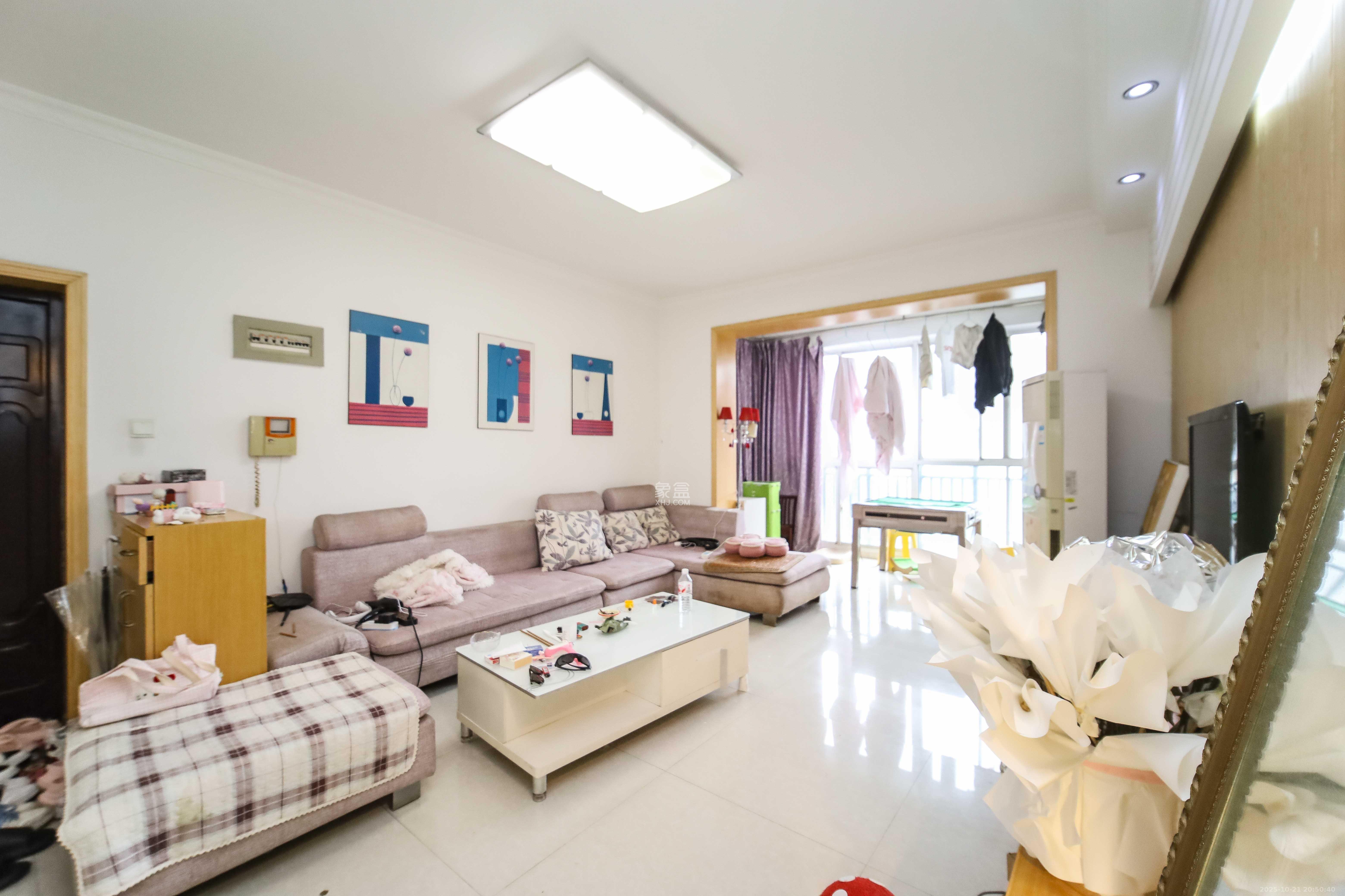 长房东郡  3室2厅2卫    138.0万客厅