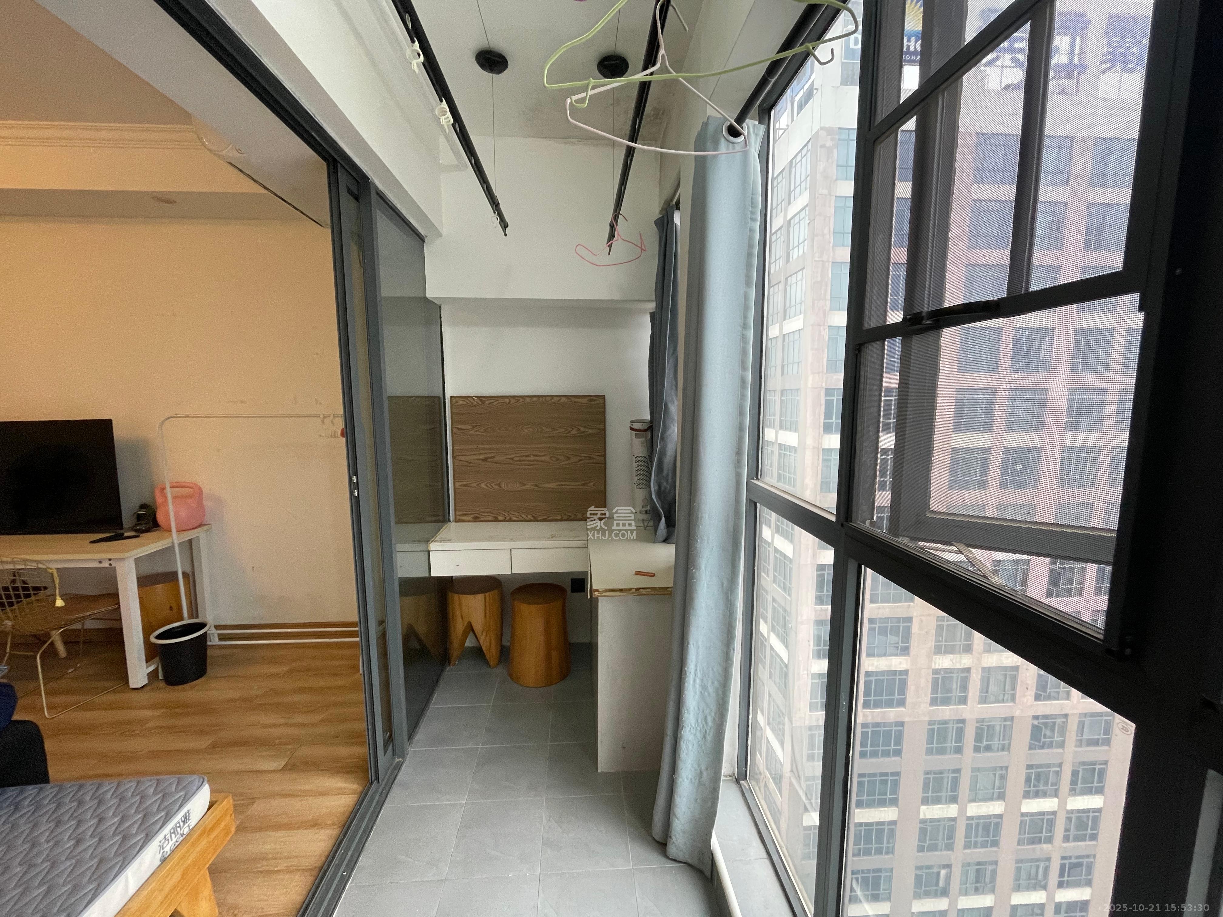 中交里城  1室1厅1卫    1600.0元/月 中交里城  1室1厅1卫    1600.0元/月室内图