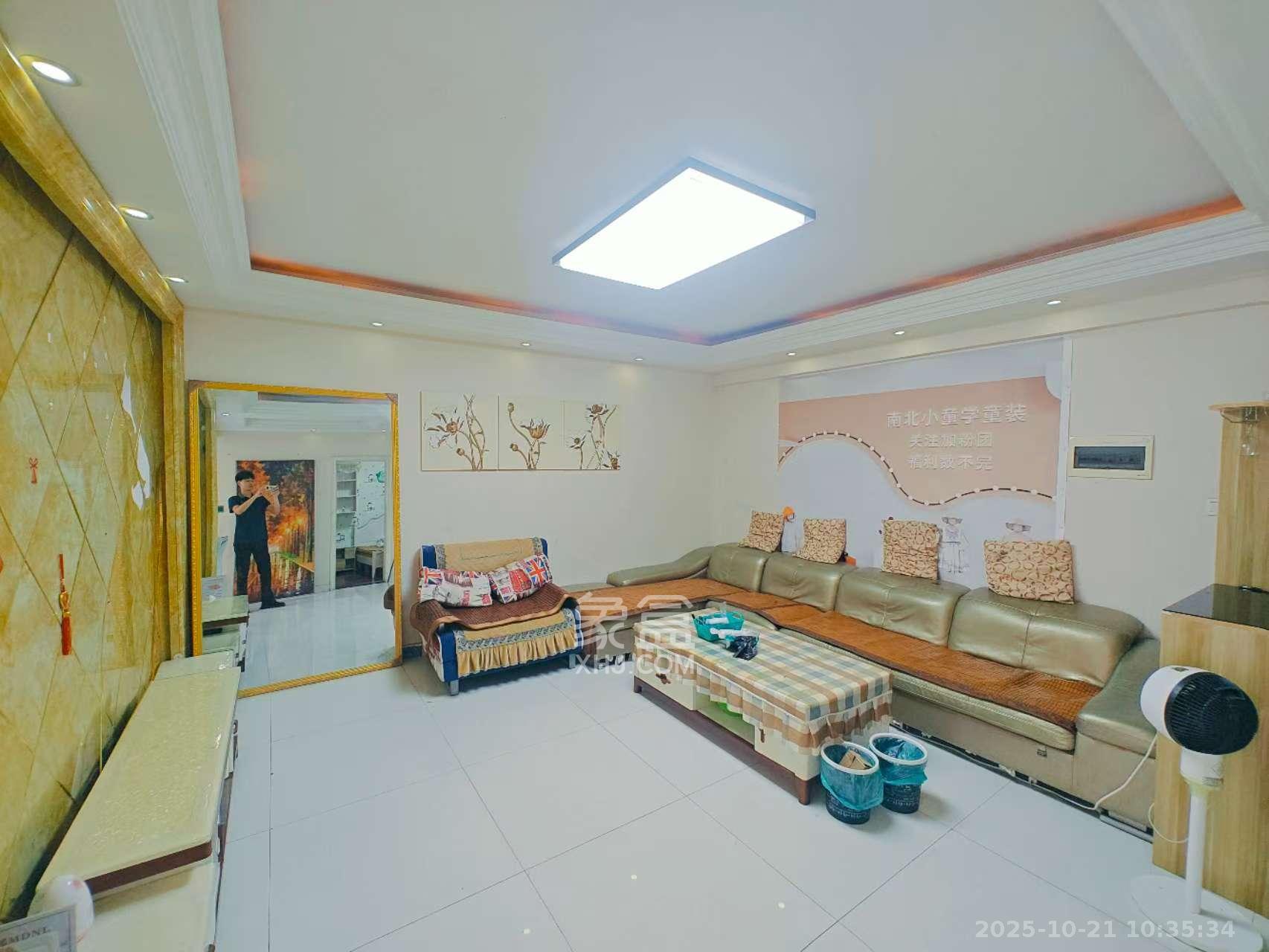 锦湘国际星城三期(锦绣苑)  2室1厅1卫    2100.0元/月 锦湘国际星城三期(锦绣苑)  2室1厅1卫    2100.0元/月室内图