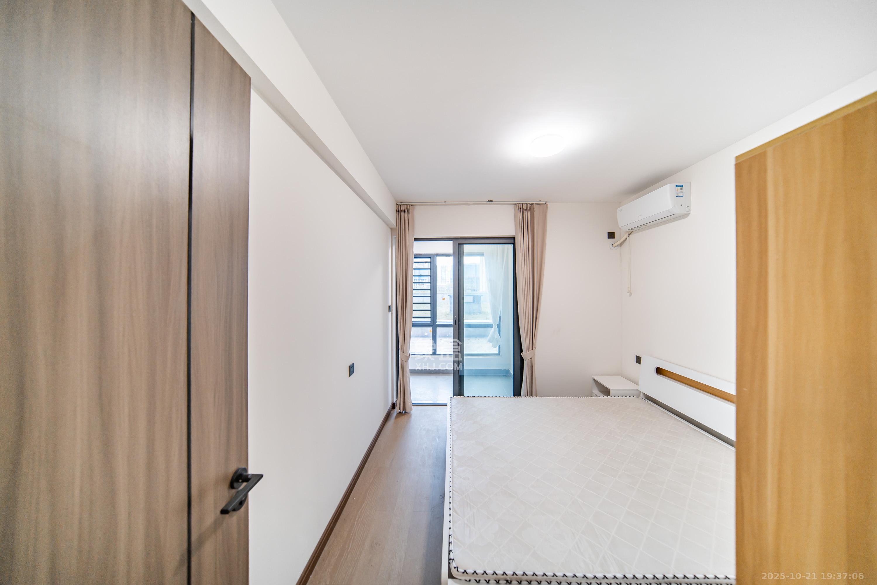 卓越洋湖晴翠  3室1厅1卫    188.0万卧室