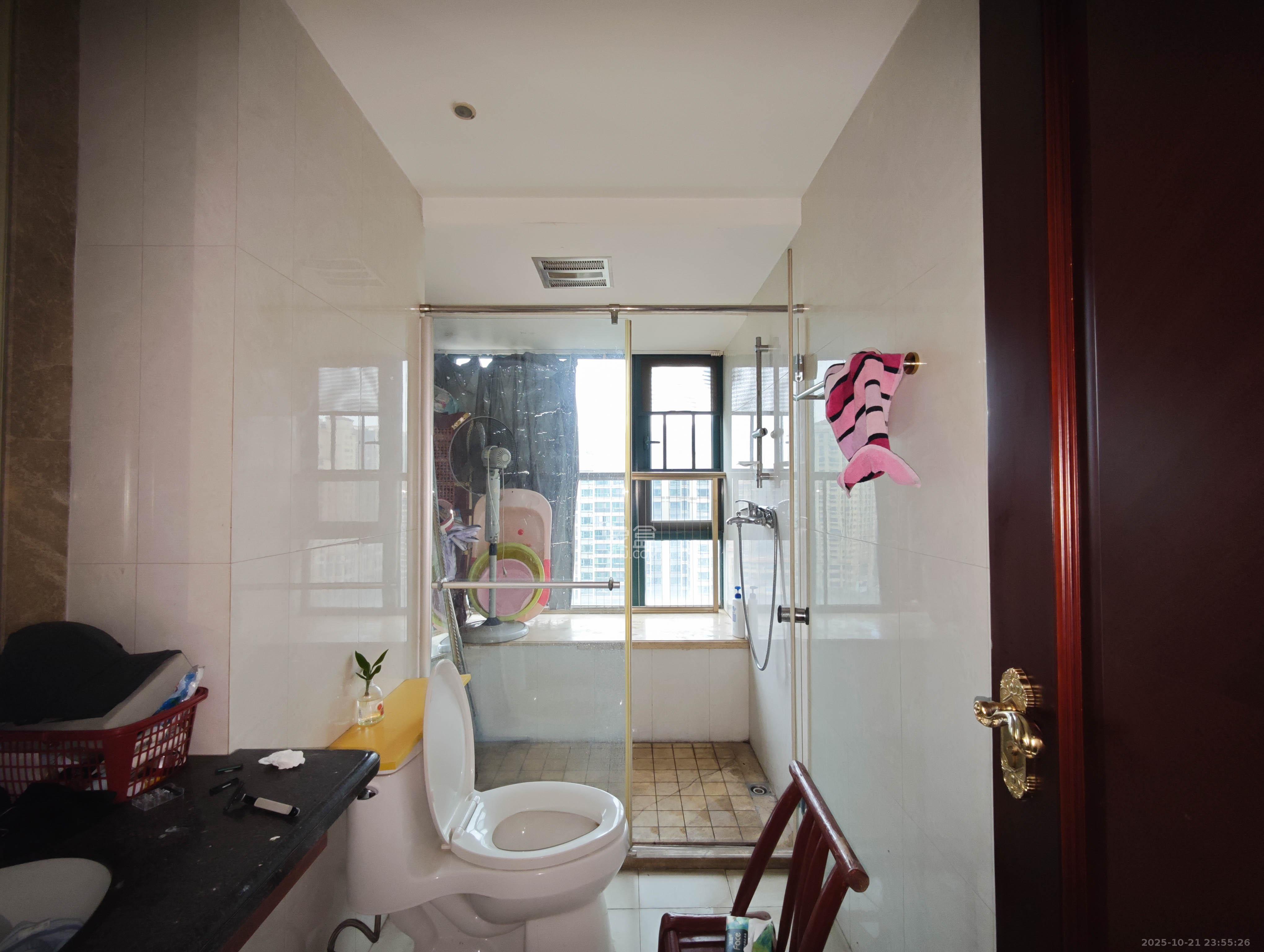 恒大城  1室2厅2卫    88.0万卫生间