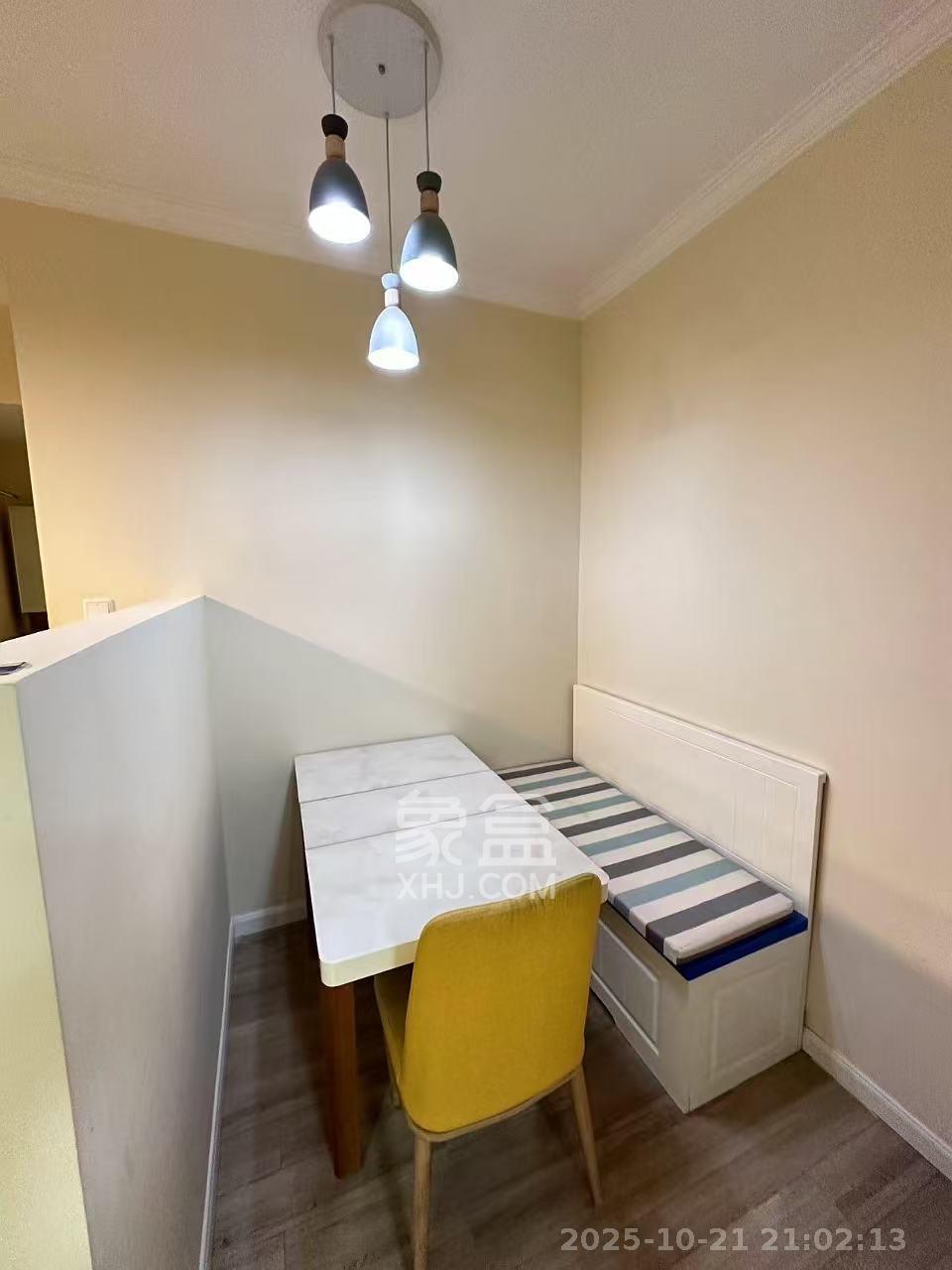 第六都（陆都小区）  1室1厅1卫    2000.0元/月室内图