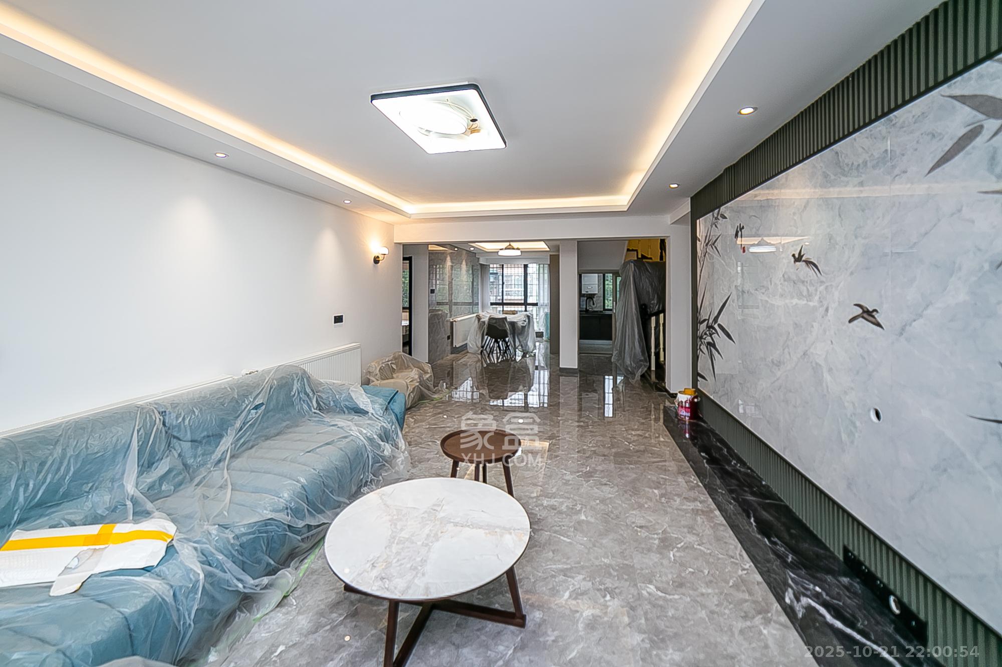 丽江翠园  4室2厅3卫    128.0万客厅