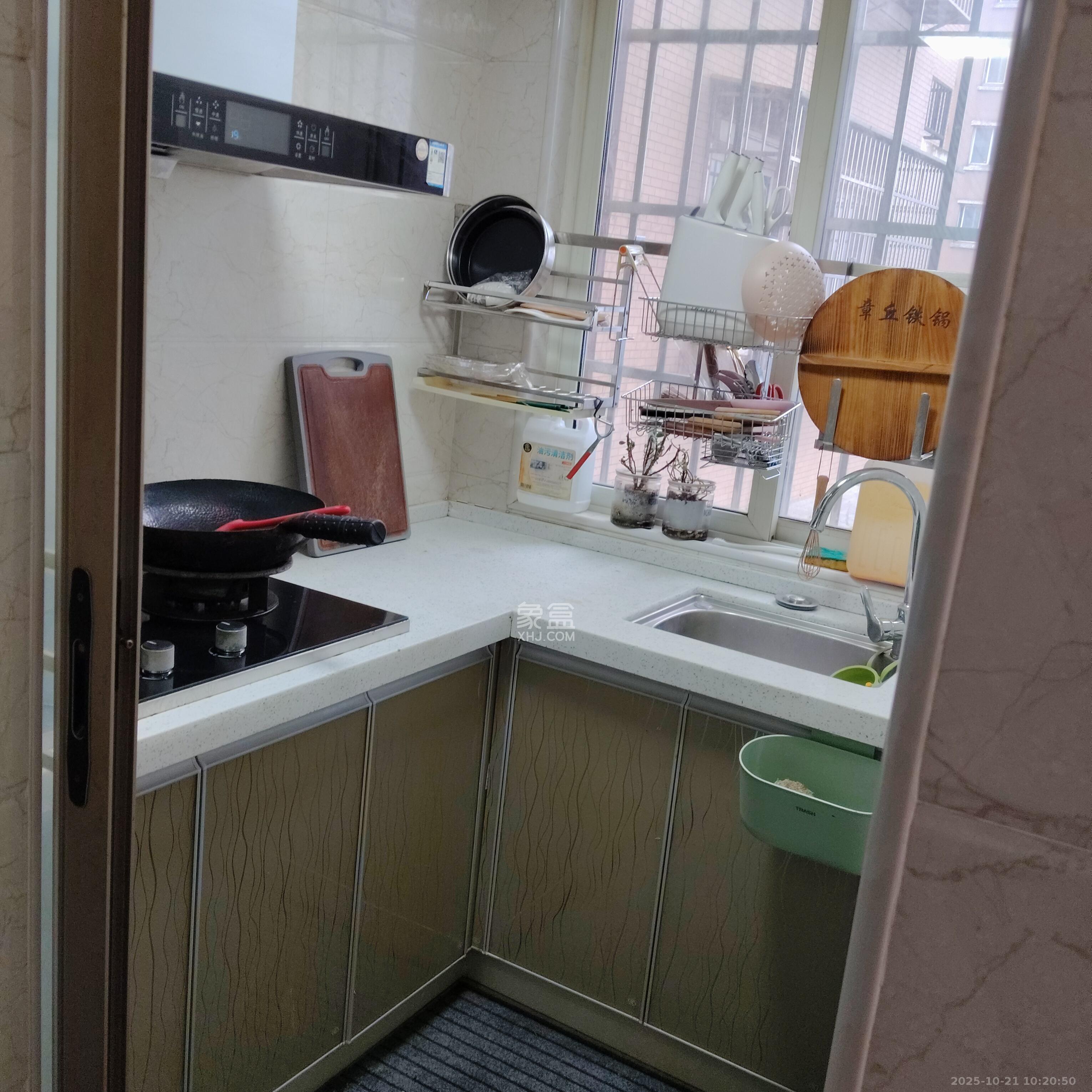 和润园一、二期  1室1厅1卫    1600.0元/月 和润园一、二期  1室1厅1卫    1600.0元/月室内图