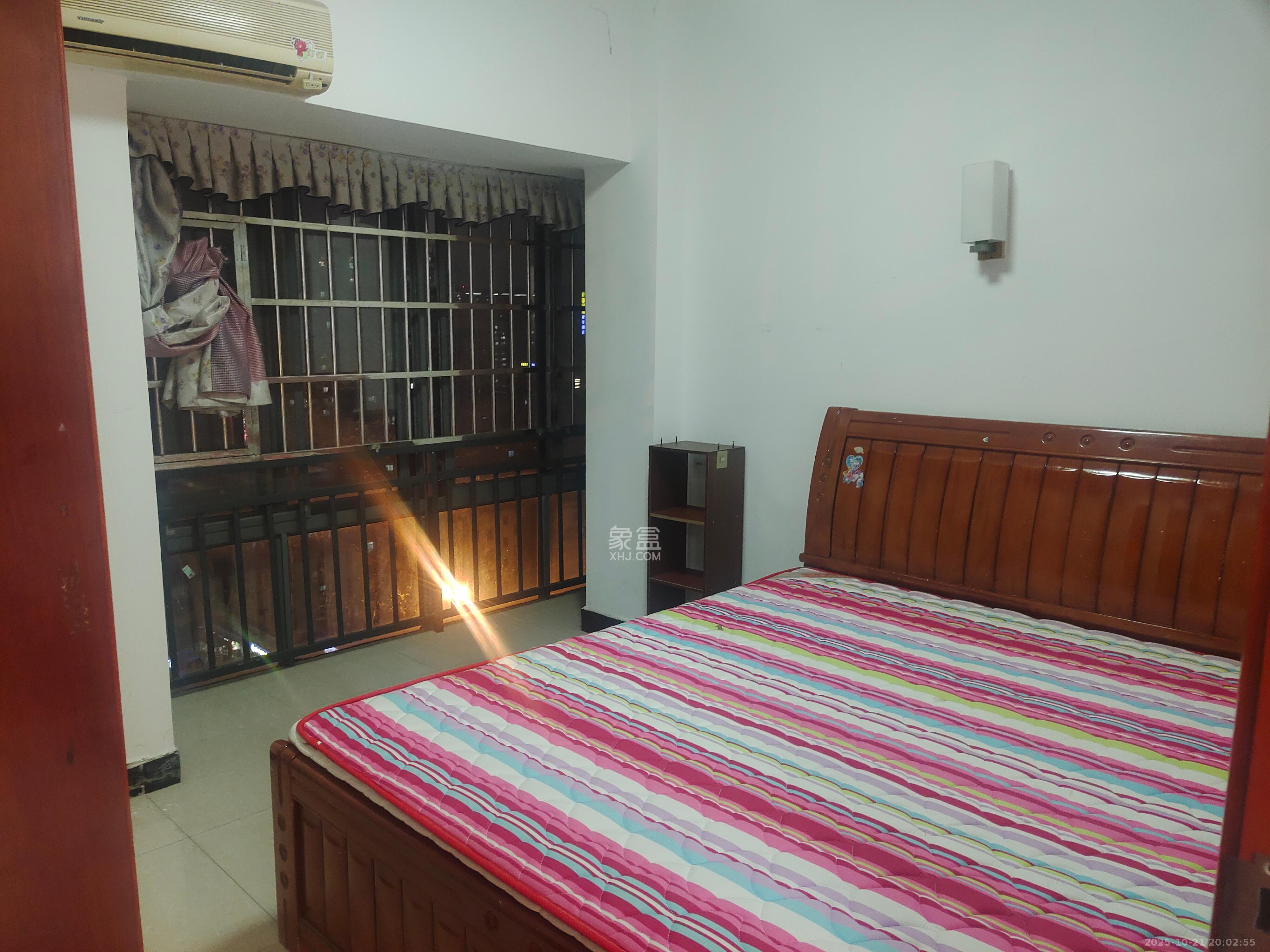 时代公馆  3室2厅1卫    1800.0元/月室内图