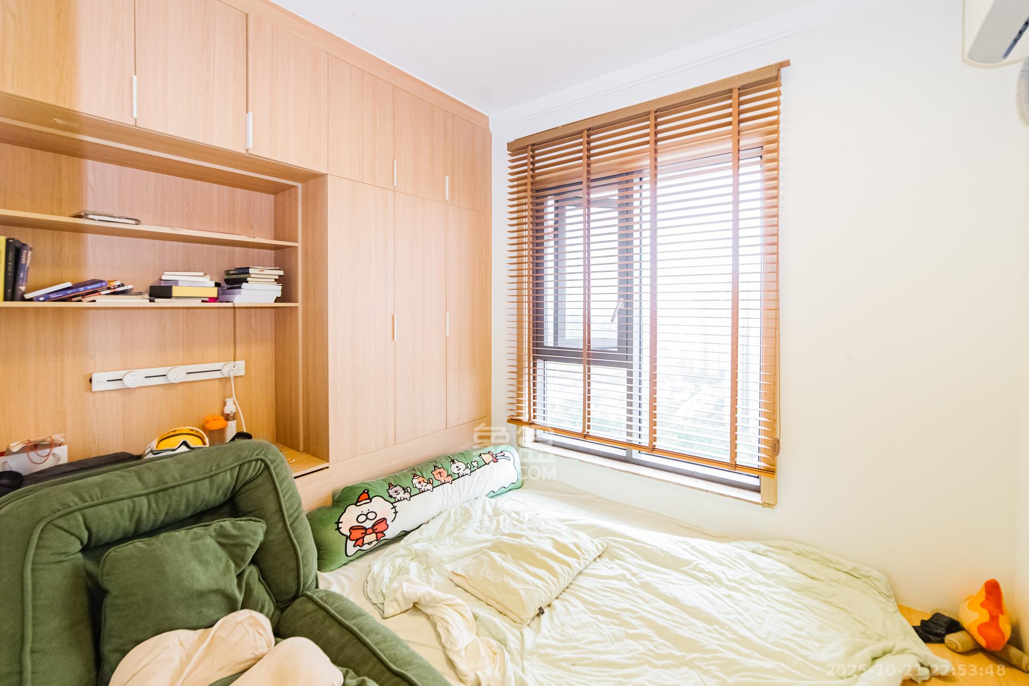 珠江郦城薰衣道  3室2厅1卫    86.0万 珠江郦城薰衣道  3室2厅1卫    86.0万卧室