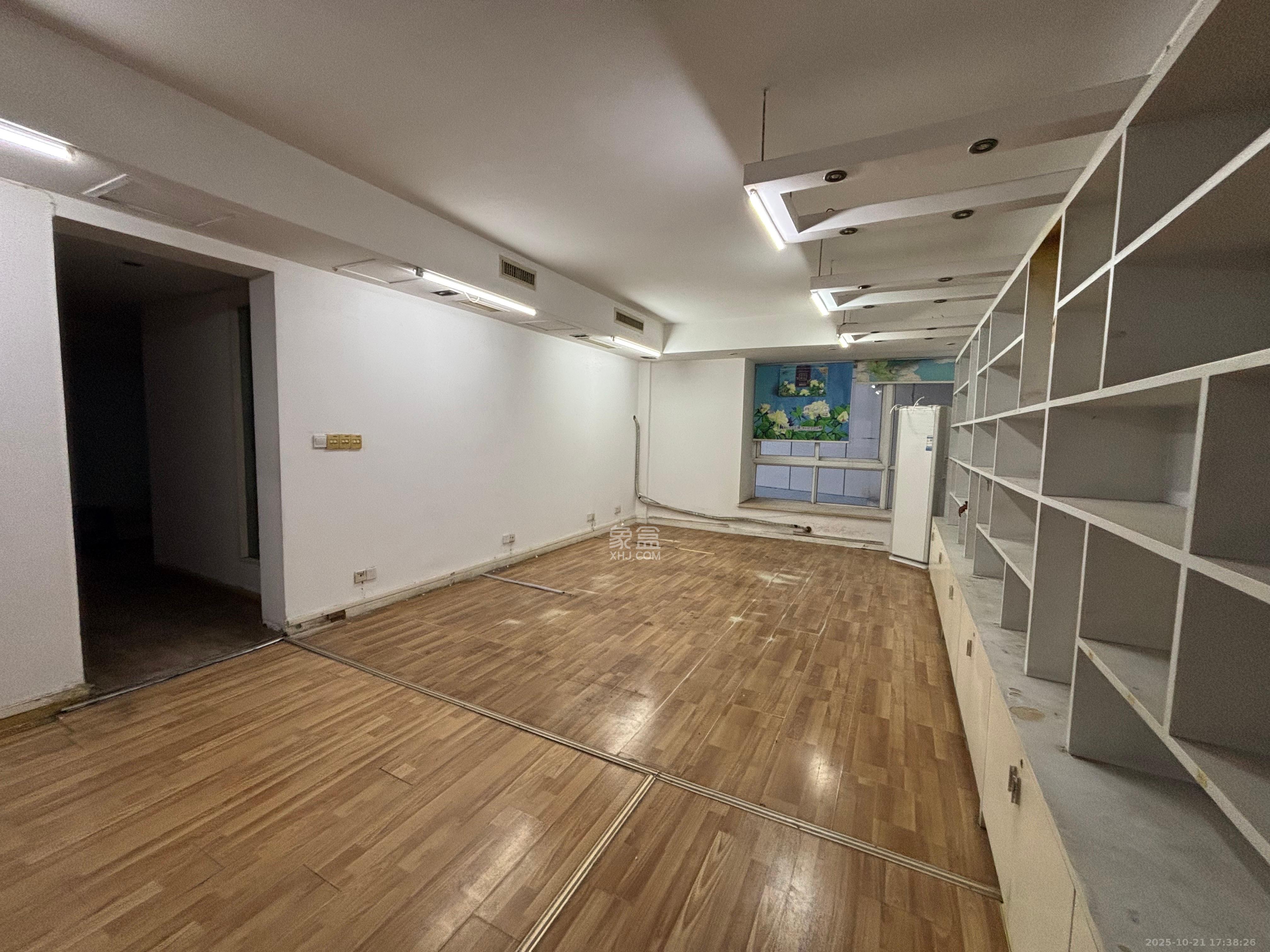 新世纪花苑  4室21厅2卫    5600.0元/月 新世纪花苑  4室21厅2卫    5600.0元/月