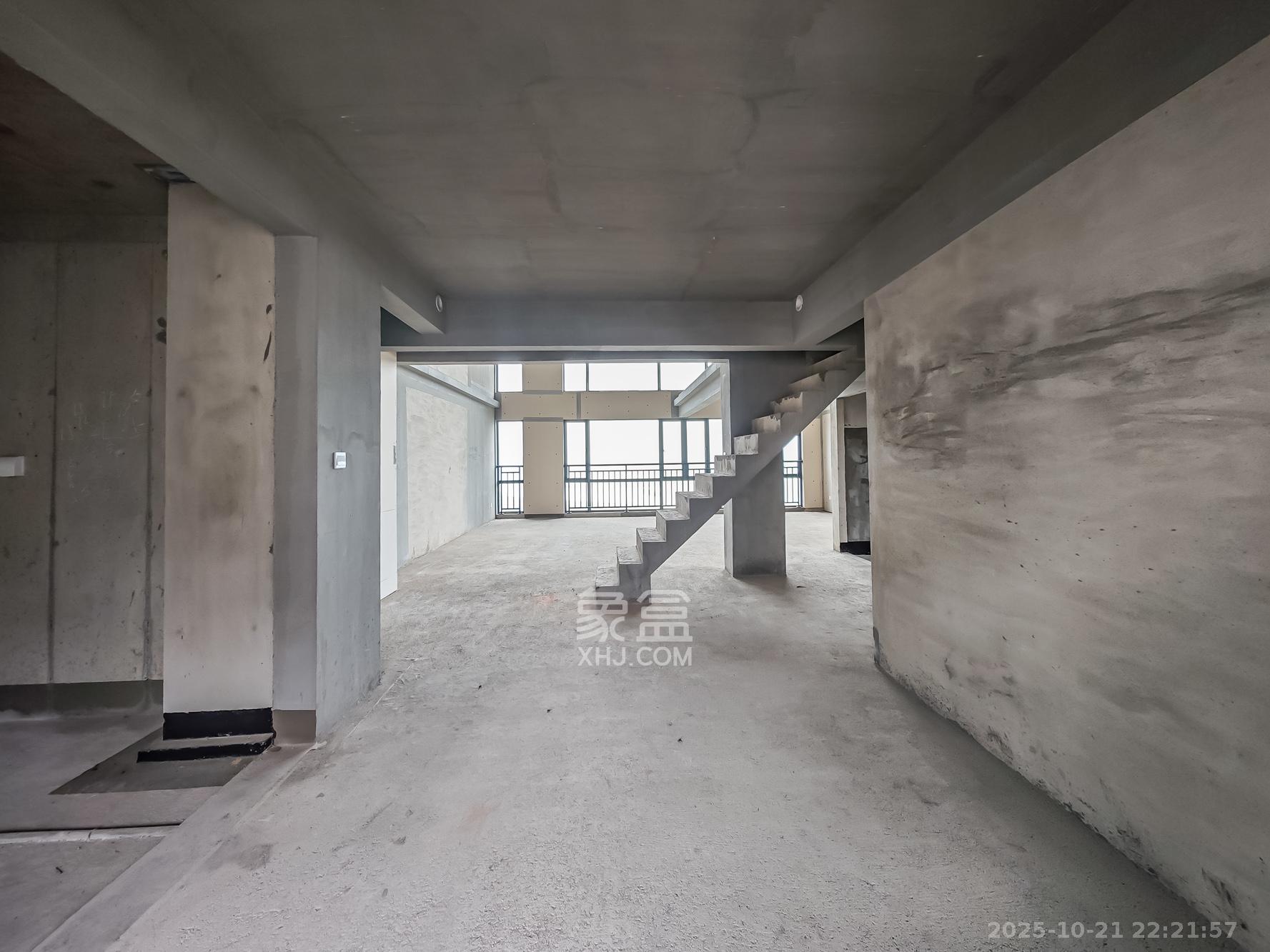 日盛湖湘府 3室2厅1卫 118.0万 日盛湖湘府 3室2厅1卫 118.0万客厅