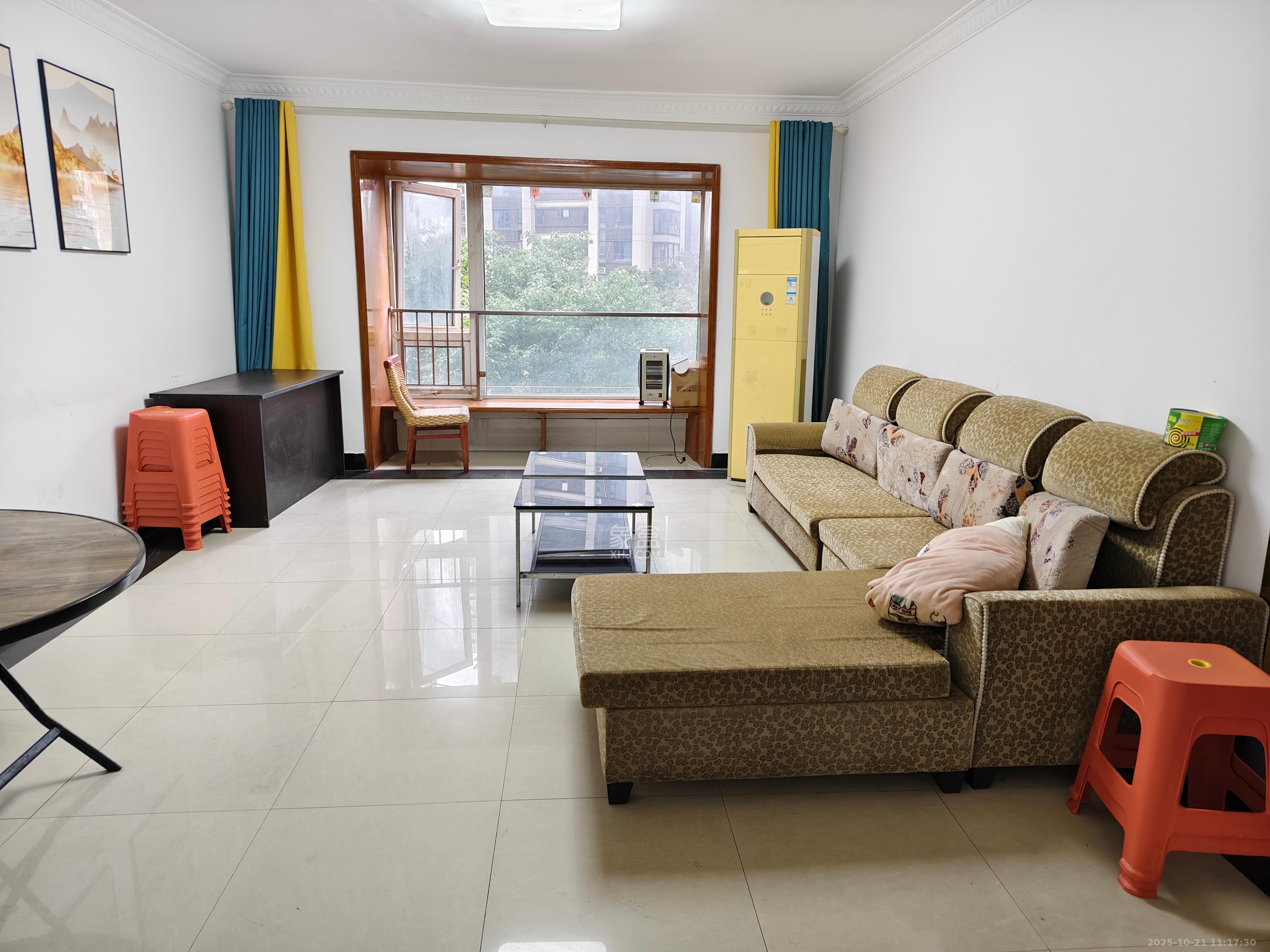 三重星都心  3室2厅2卫    3000.0元/月