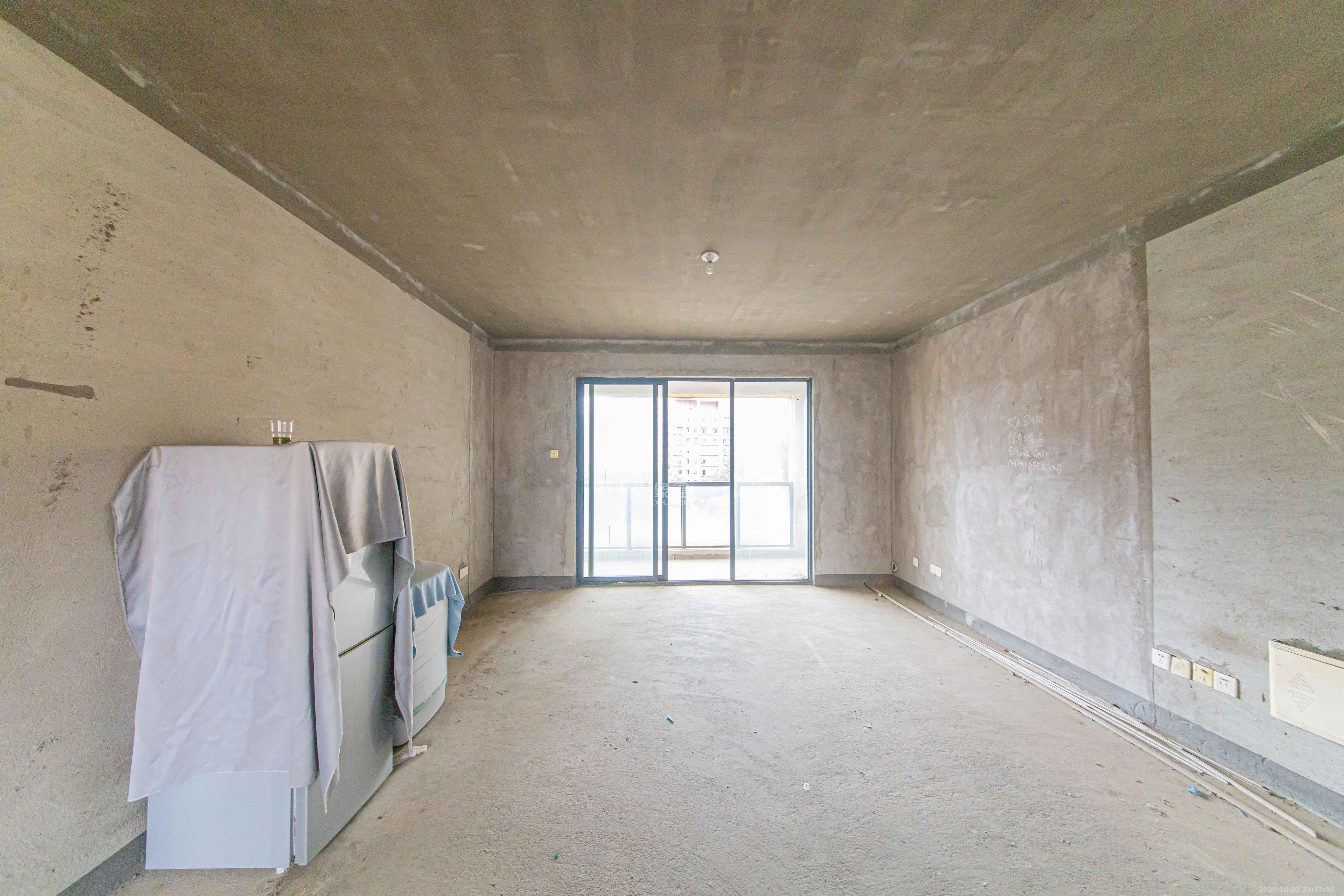 鑫远尚玺苑 4室2厅2卫 230.0万 鑫远尚玺苑 4室2厅2卫 230.0万客厅