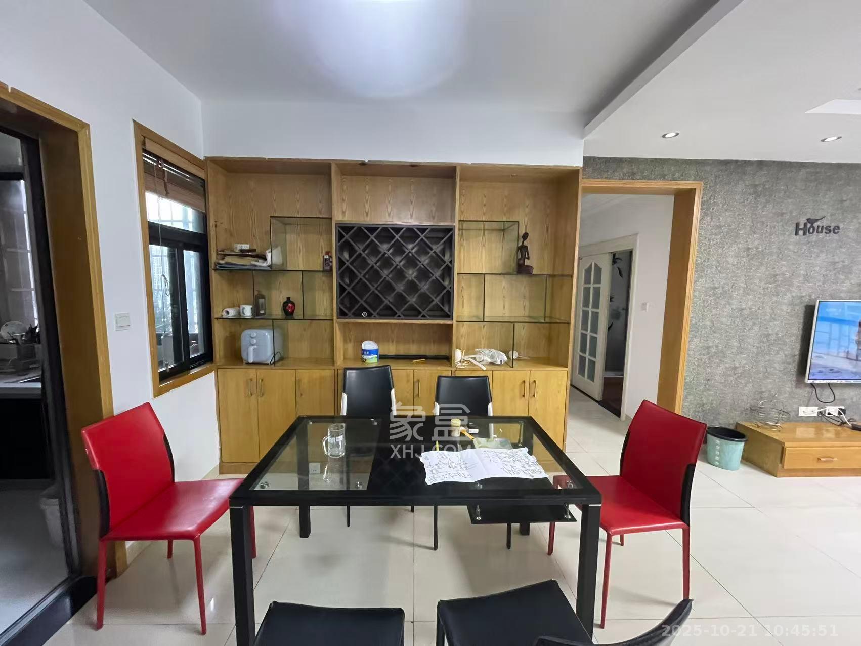 英郡年华 3室2厅2卫 2600.0元/月 英郡年华 3室2厅2卫 2600.0元/月室内图