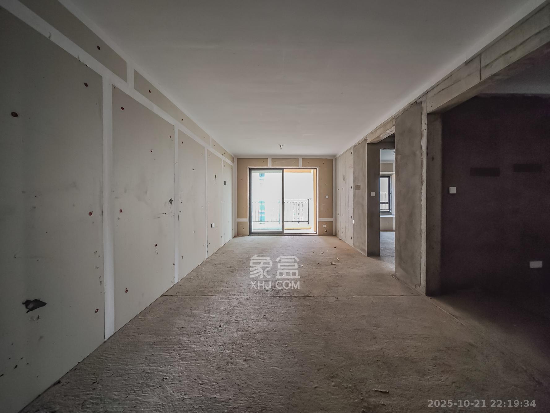 恒基旭辉湖山赋 1室2厅1卫 59.8万 恒基旭辉湖山赋 1室2厅1卫 59.8万客厅