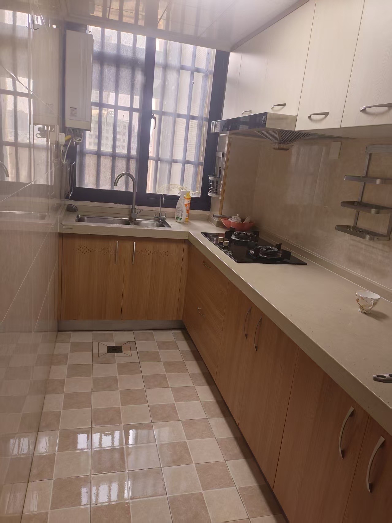 盛贤景都  3室2厅2卫    3000.0元/月 盛贤景都  3室2厅2卫    3000.0元/月室内图