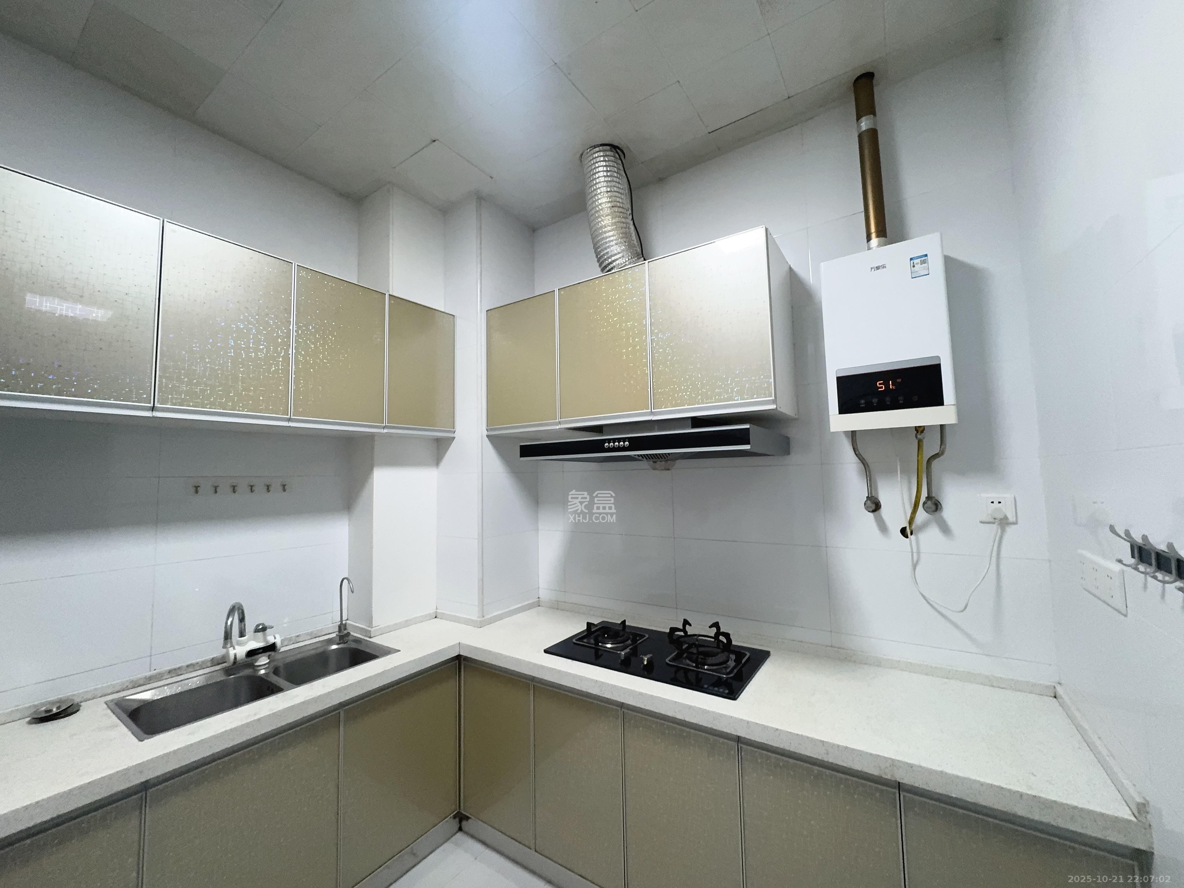 恒大翡翠华庭  3室2厅1卫    2800.0元/月 恒大翡翠华庭  3室2厅1卫    2800.0元/月室内图