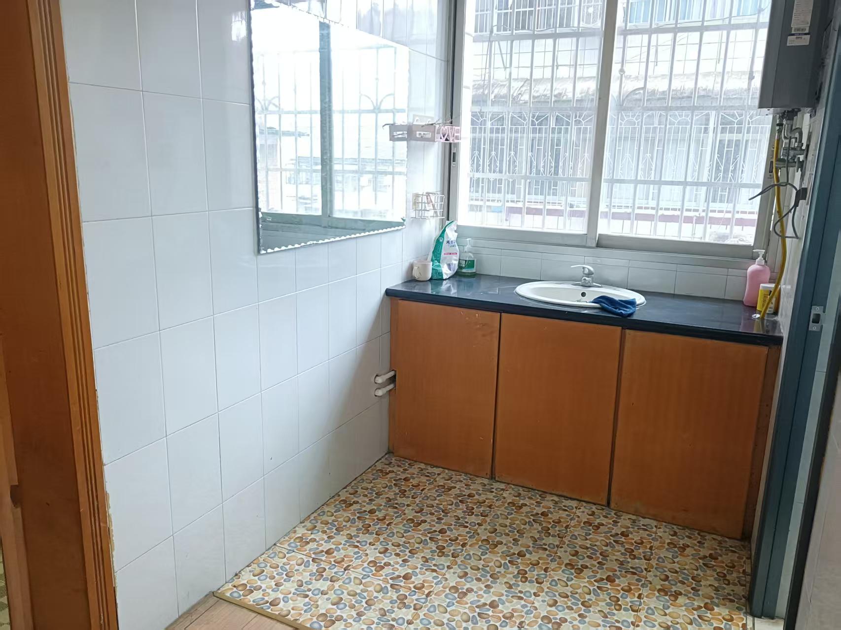 赫山区桃花仑办事处茶亭街社区  3室2厅1卫    28.8万室内图