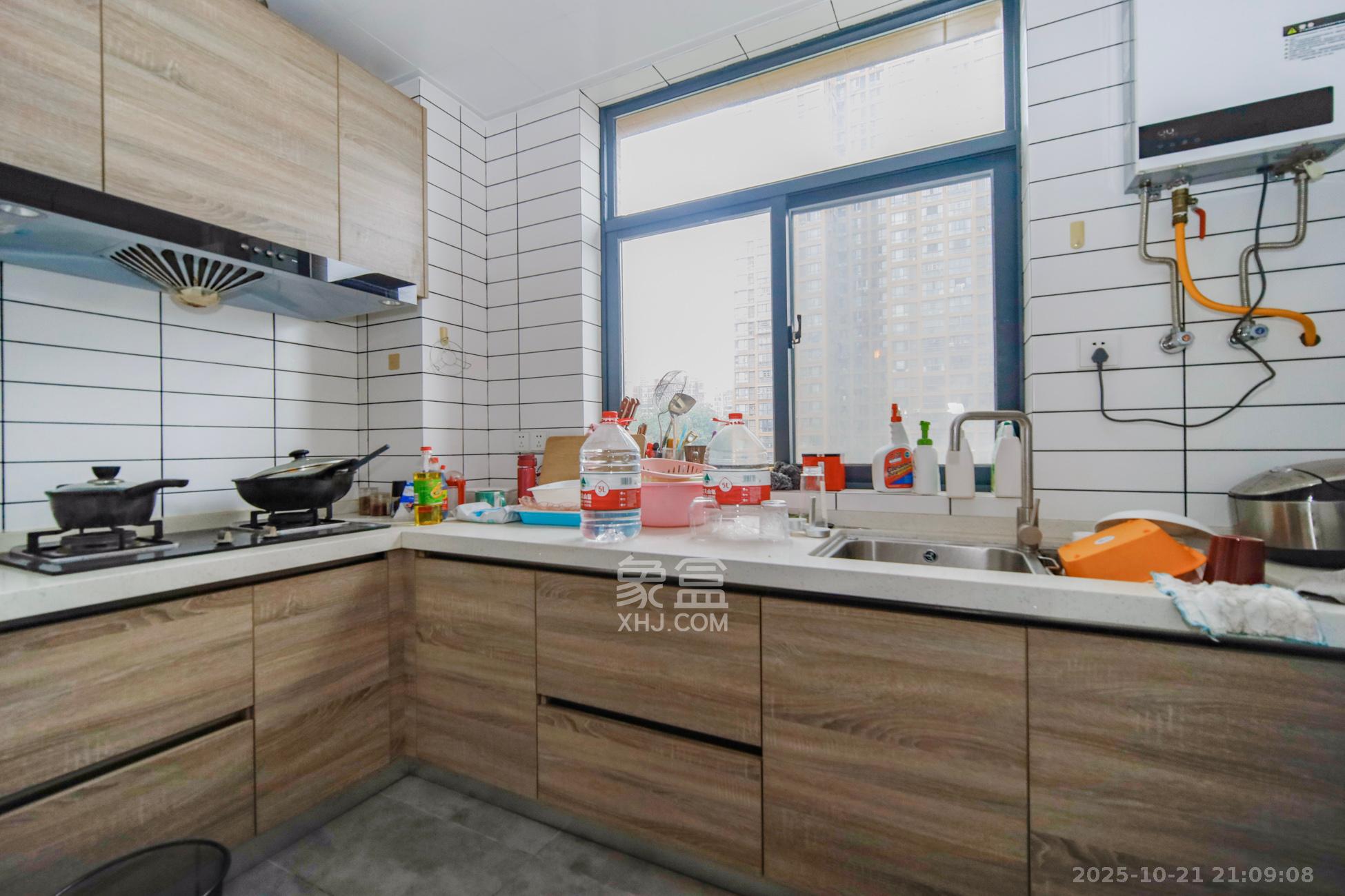 新盛珑璟台  3室2厅2卫    98.8万厨房