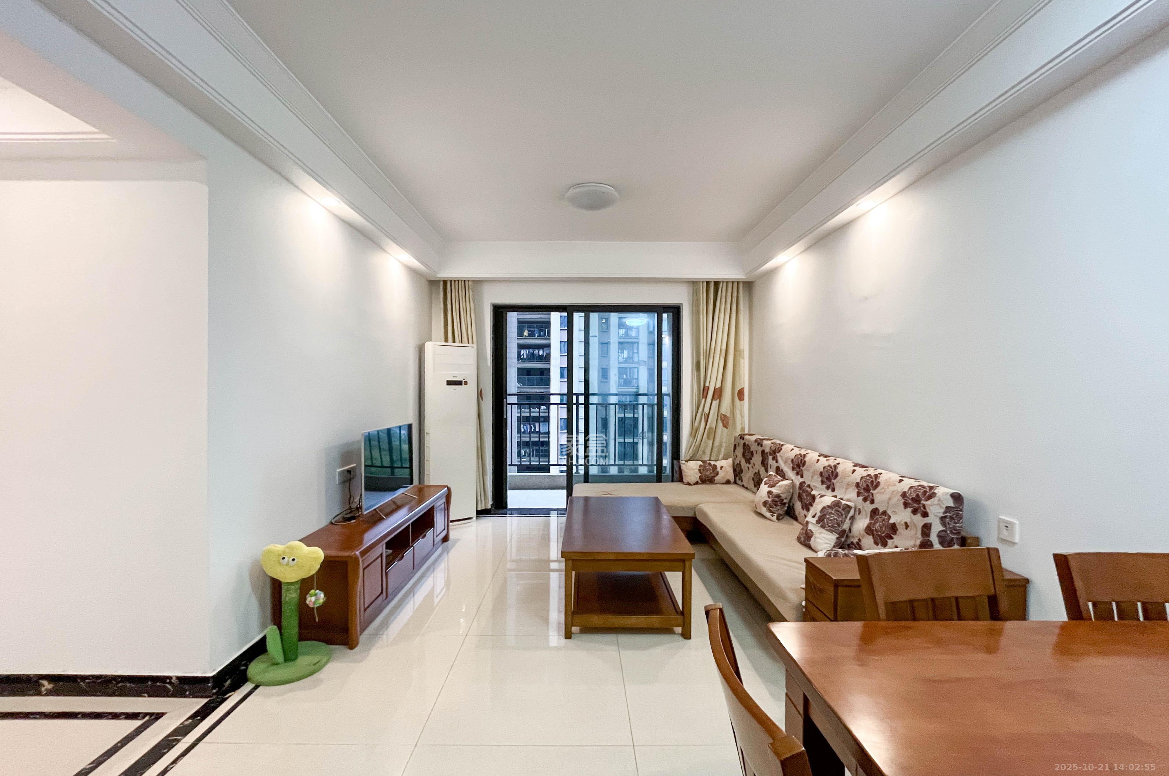 中海梅溪湖壹号 3室2厅1卫 132.0万 中海梅溪湖壹号 3室2厅1卫 132.0万客厅