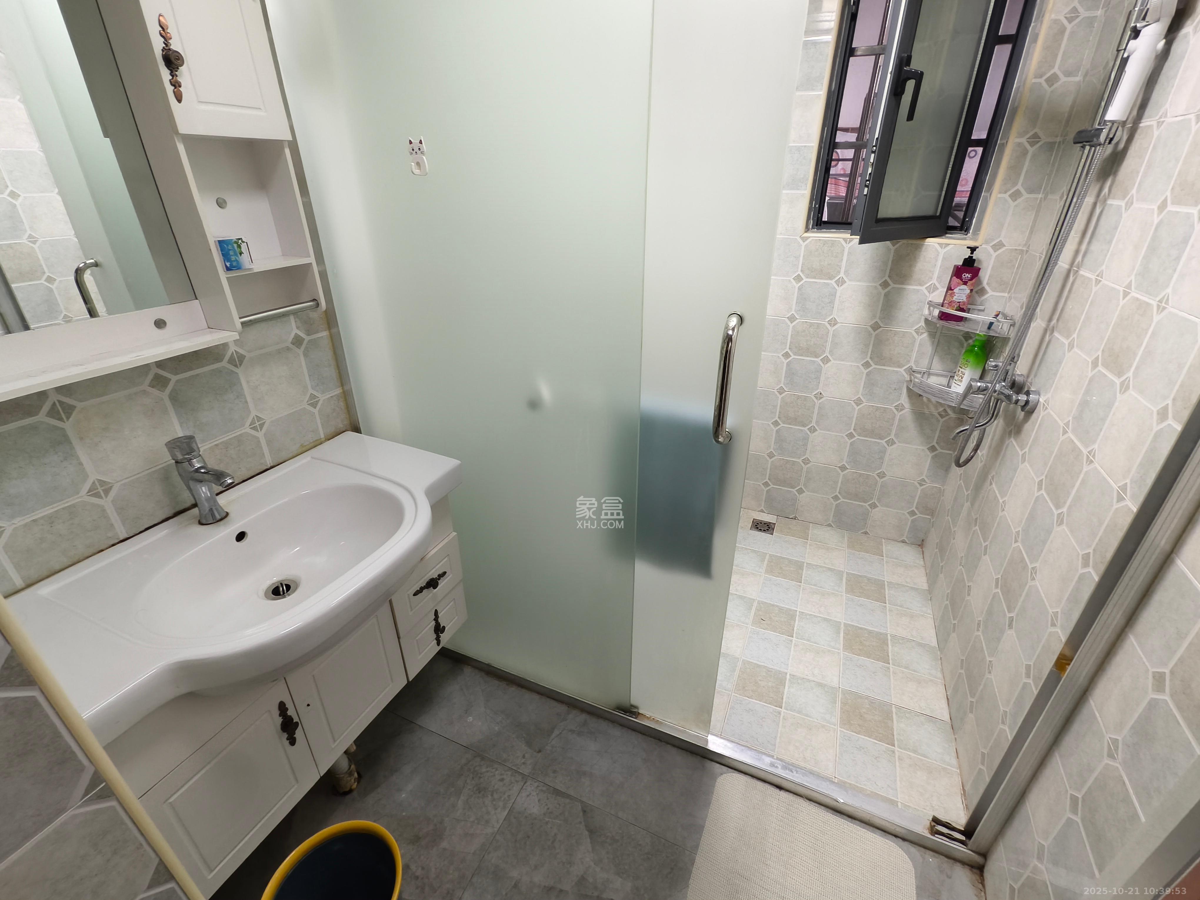 东怡外国（南湖一号)  1室1厅1卫    2000.0元/月室内图