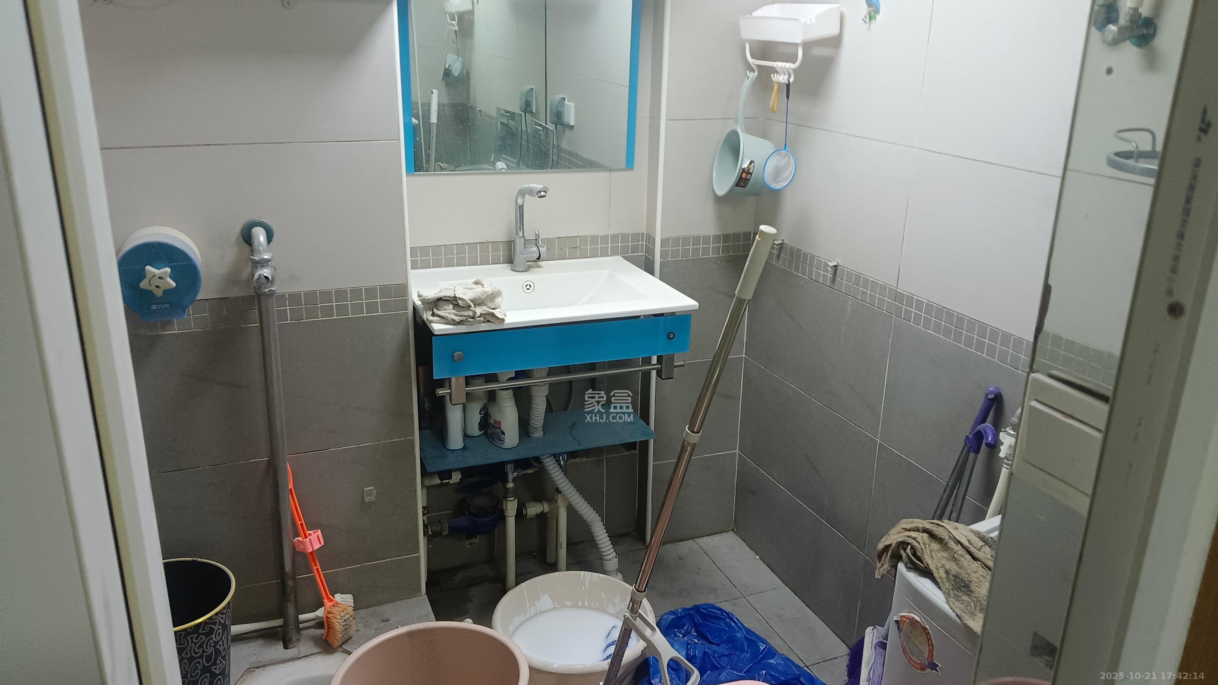 2076至高点 1室0厅1卫 1000.0元/月 2076至高点 1室0厅1卫 1000.0元/月室内图