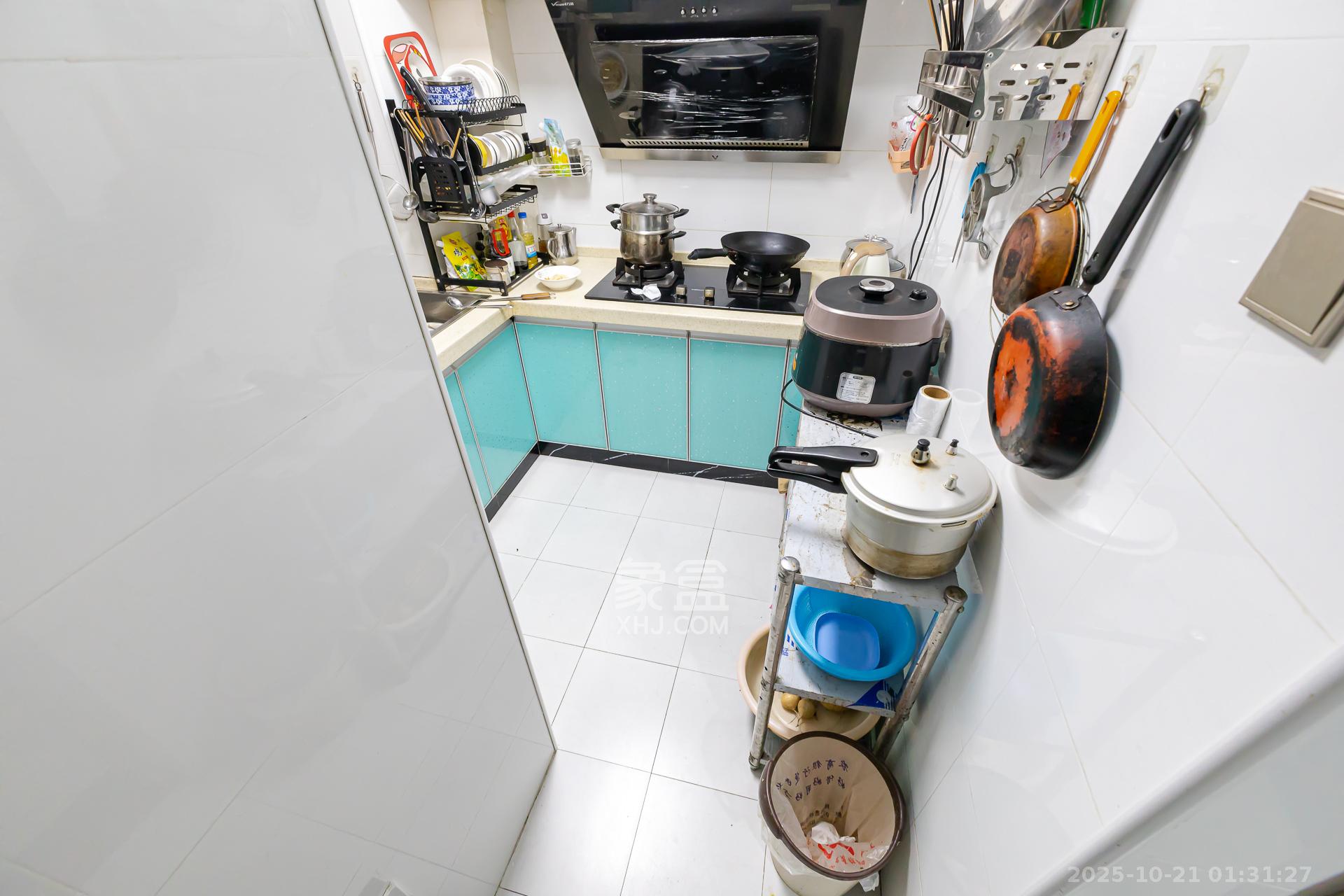 珠江东方明珠(新地东方明珠)三期 3室2厅2卫 64.8万 珠江东方明珠(新地东方明珠)三期 3室2厅2卫 64.8万厨房