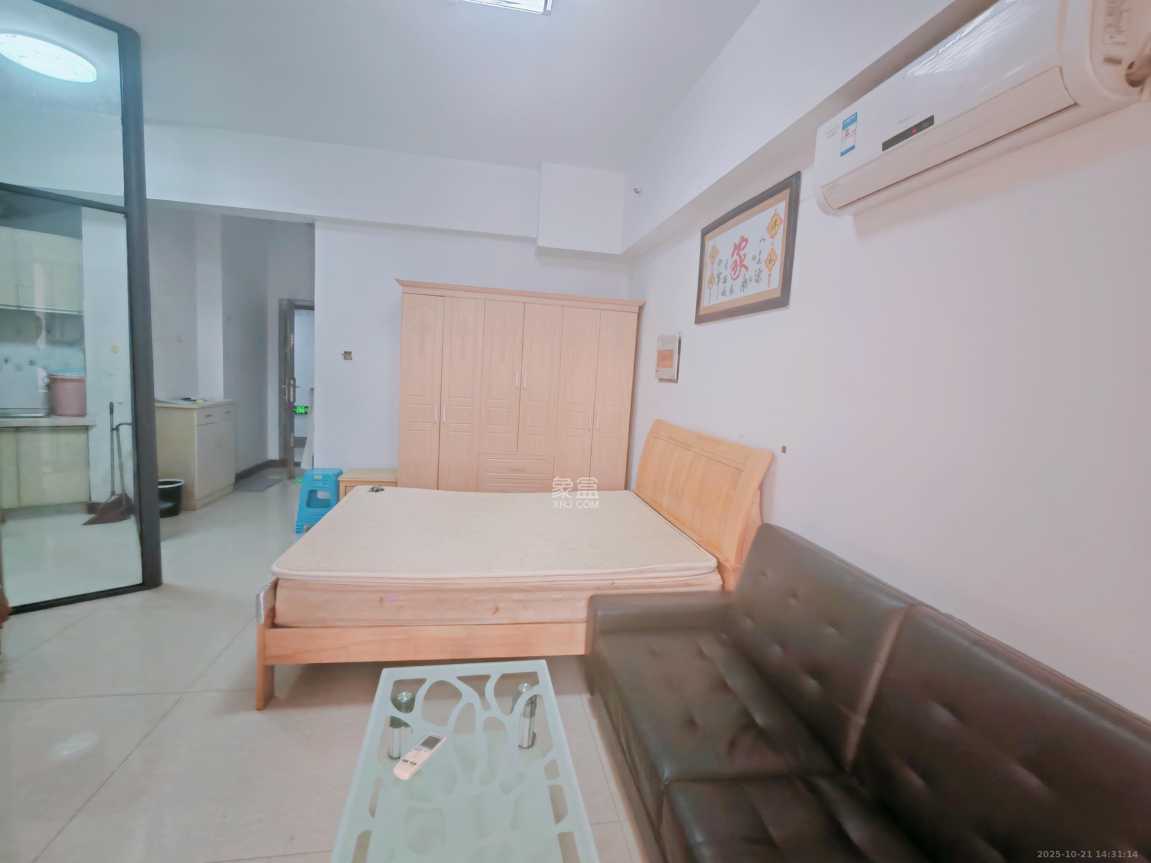 奥克斯广场  1室1厅1卫    1550.0元/月 奥克斯广场  1室1厅1卫    1550.0元/月室内图1