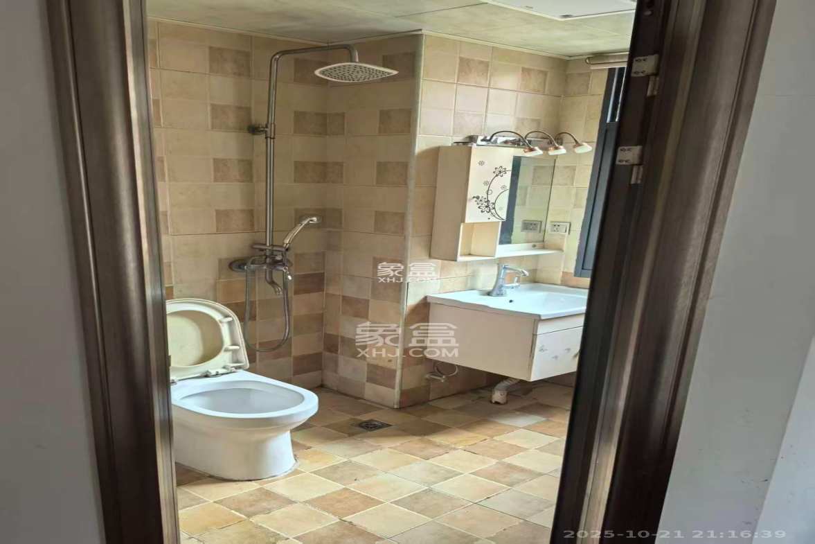 水岸天际(一期、二期)  3室2厅2卫    2200.0元/月 水岸天际(一期、二期)  3室2厅2卫    2200.0元/月室内图