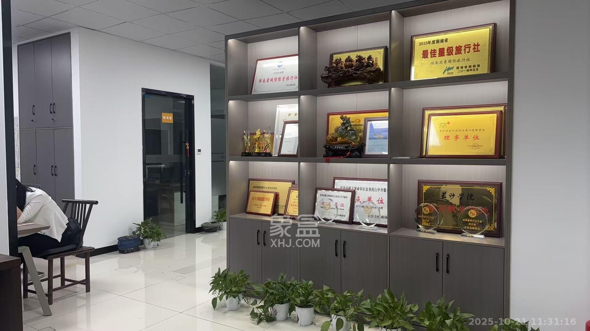 长城华都  3室2厅1卫    3000.0元/月 长城华都  3室2厅1卫    3000.0元/月室内图