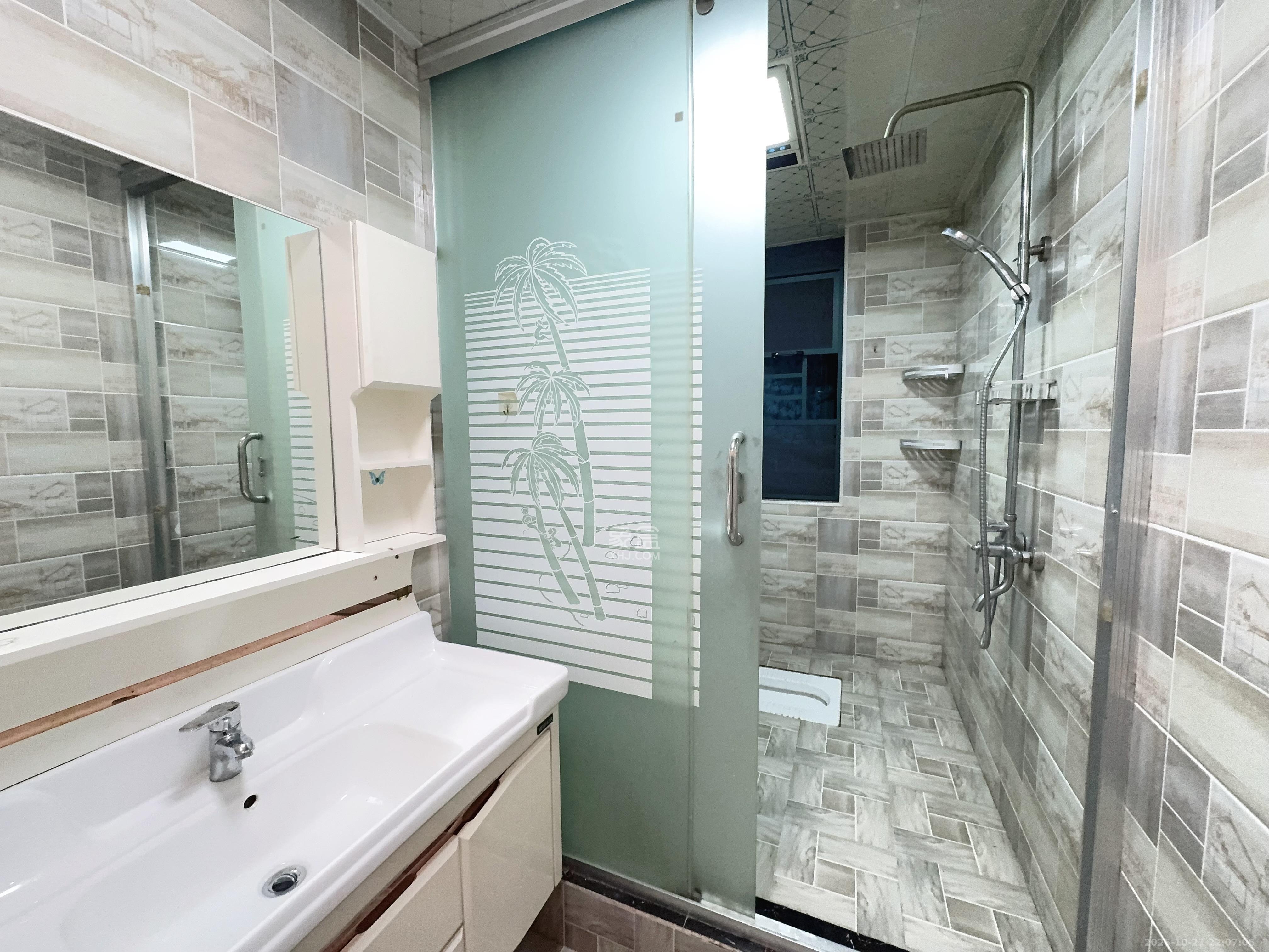 恒大翡翠华庭  3室2厅1卫    2800.0元/月 恒大翡翠华庭  3室2厅1卫    2800.0元/月室内图