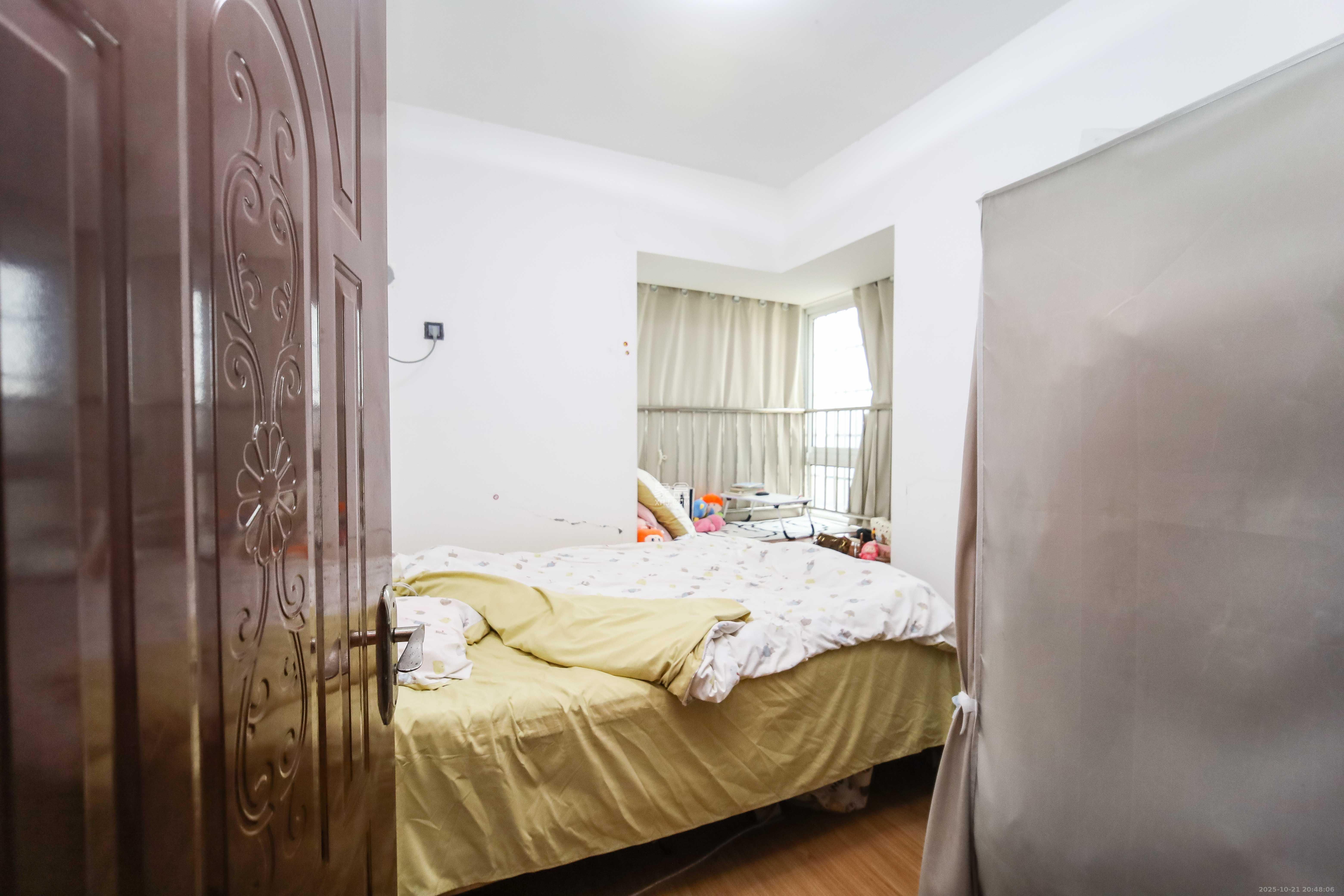 上河国际C区  3室2厅1卫    70.8万 上河国际C区  3室2厅1卫    70.8万卧室