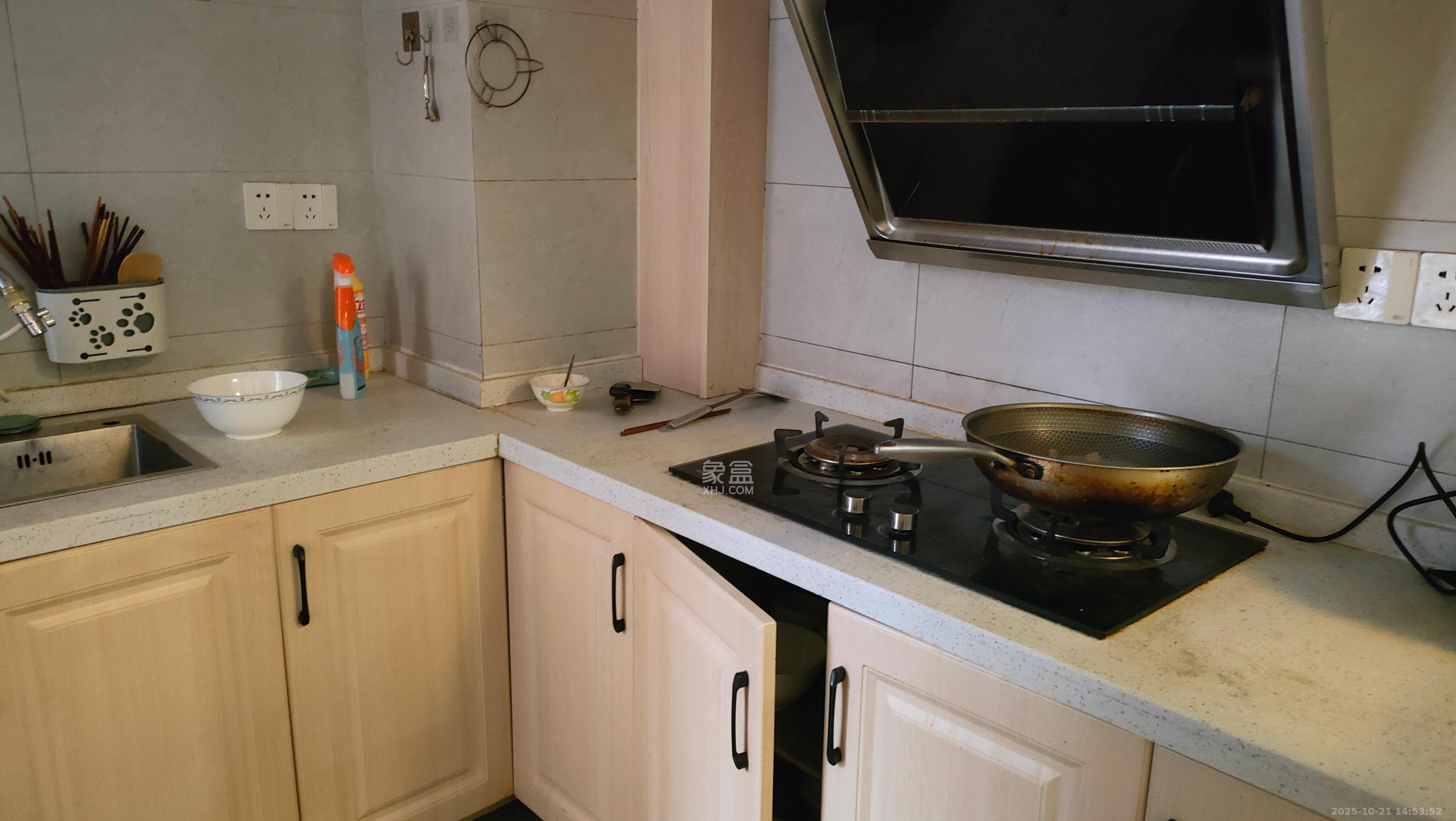 华润置地广场二期  2室2厅1卫    1800.0元/月室内图