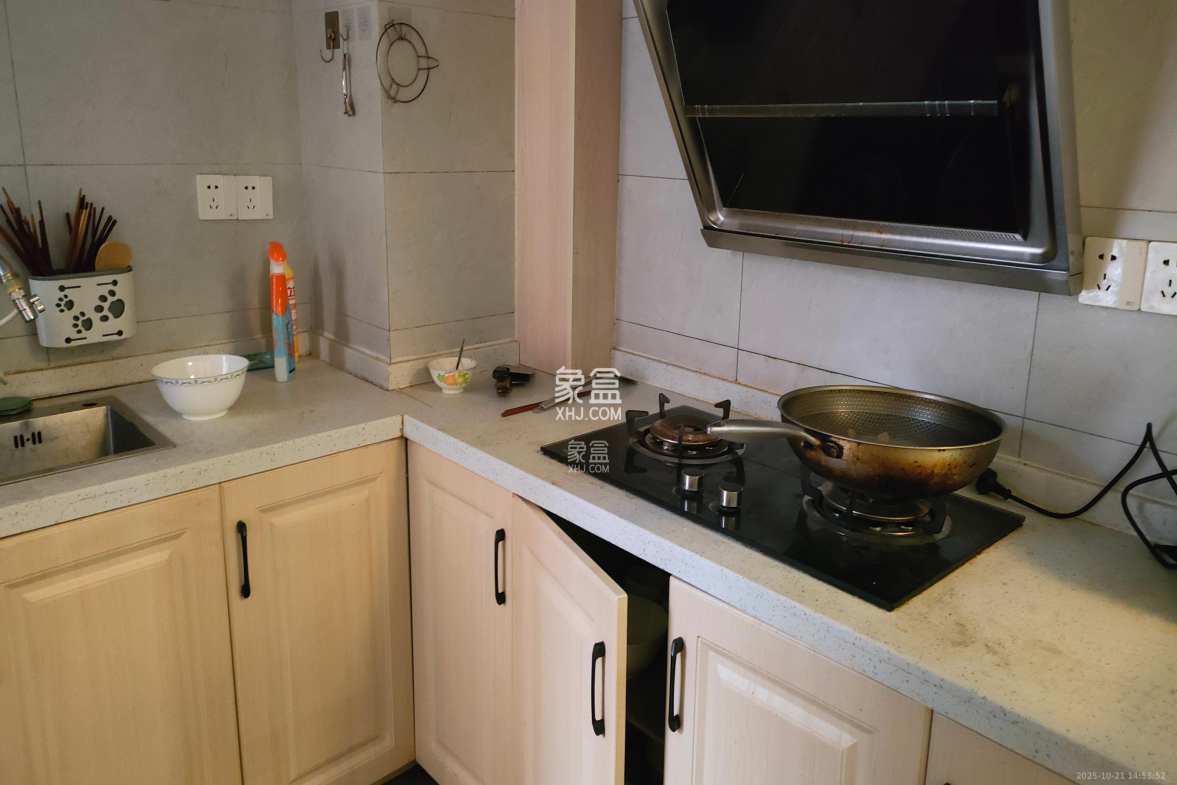 华润置地广场二期  2室2厅1卫    1800.0元/月 华润置地广场二期  2室2厅1卫    1800.0元/月室内图