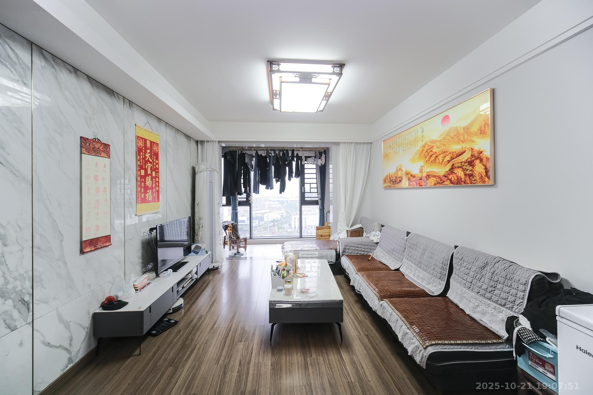 保利香槟国际  3室2厅2卫    89.0万