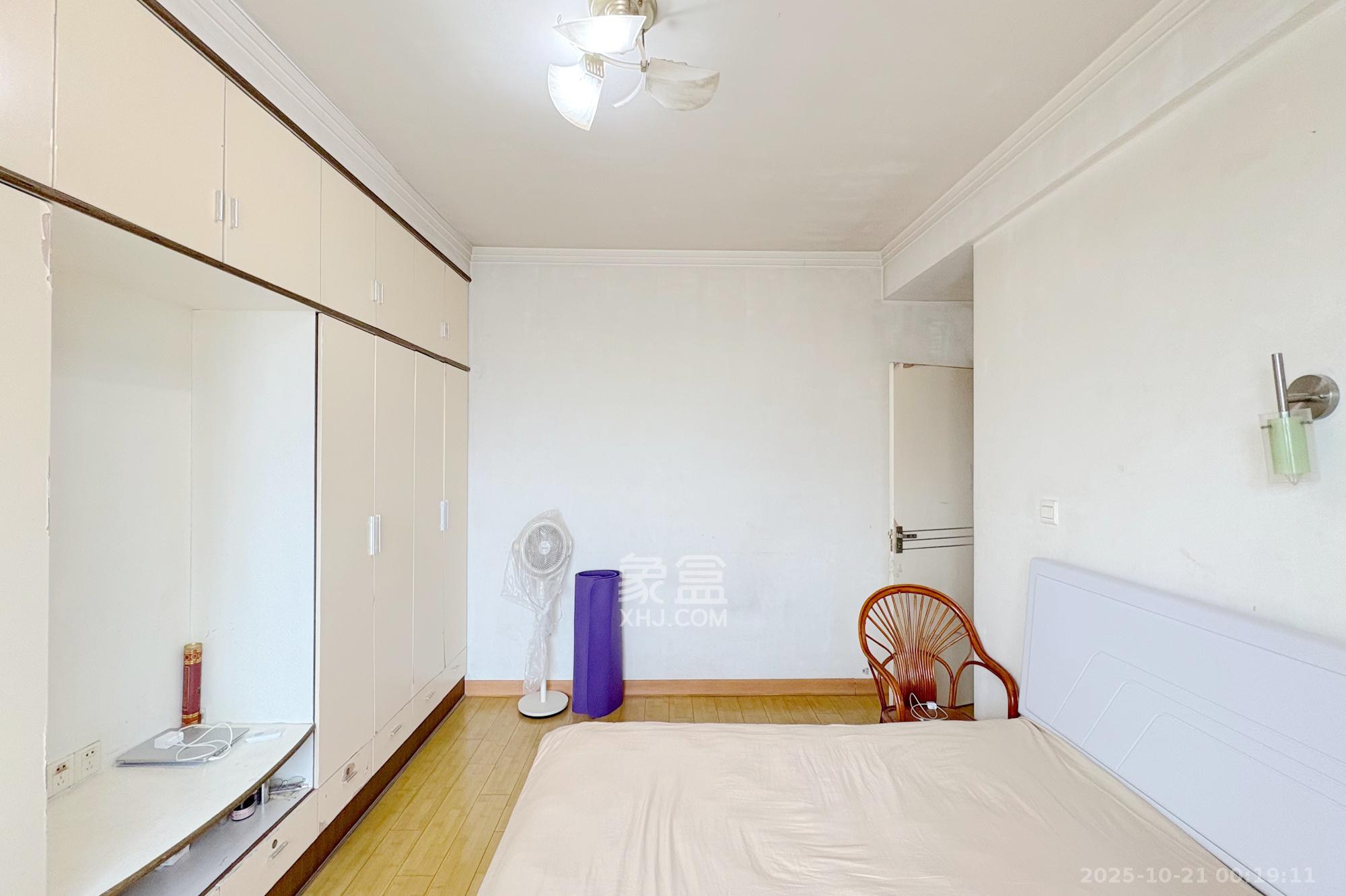 都市先锋  2室2厅1卫    67.0万卧室