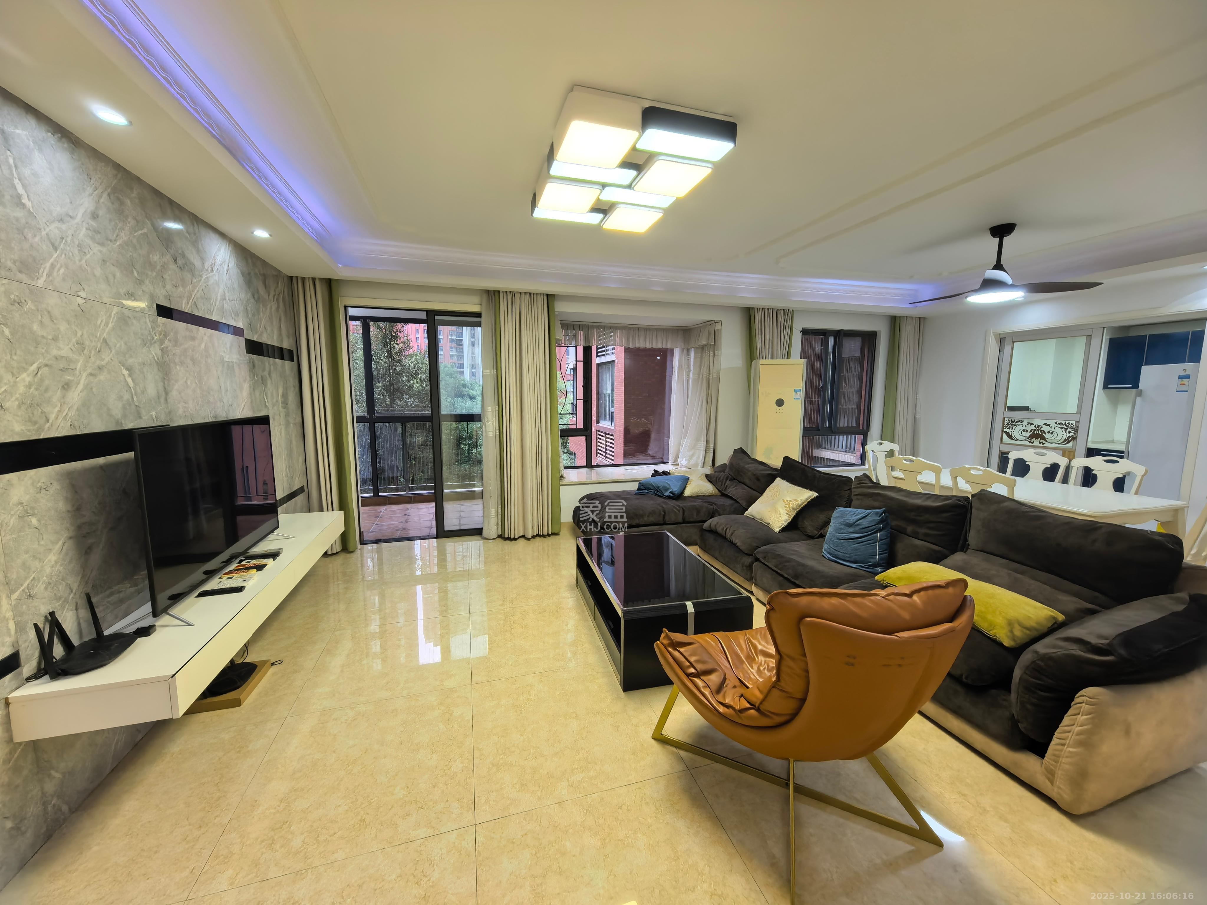 华润凤凰城二期  4室2厅2卫    3600.0元/月 华润凤凰城二期  4室2厅2卫    3600.0元/月室内图