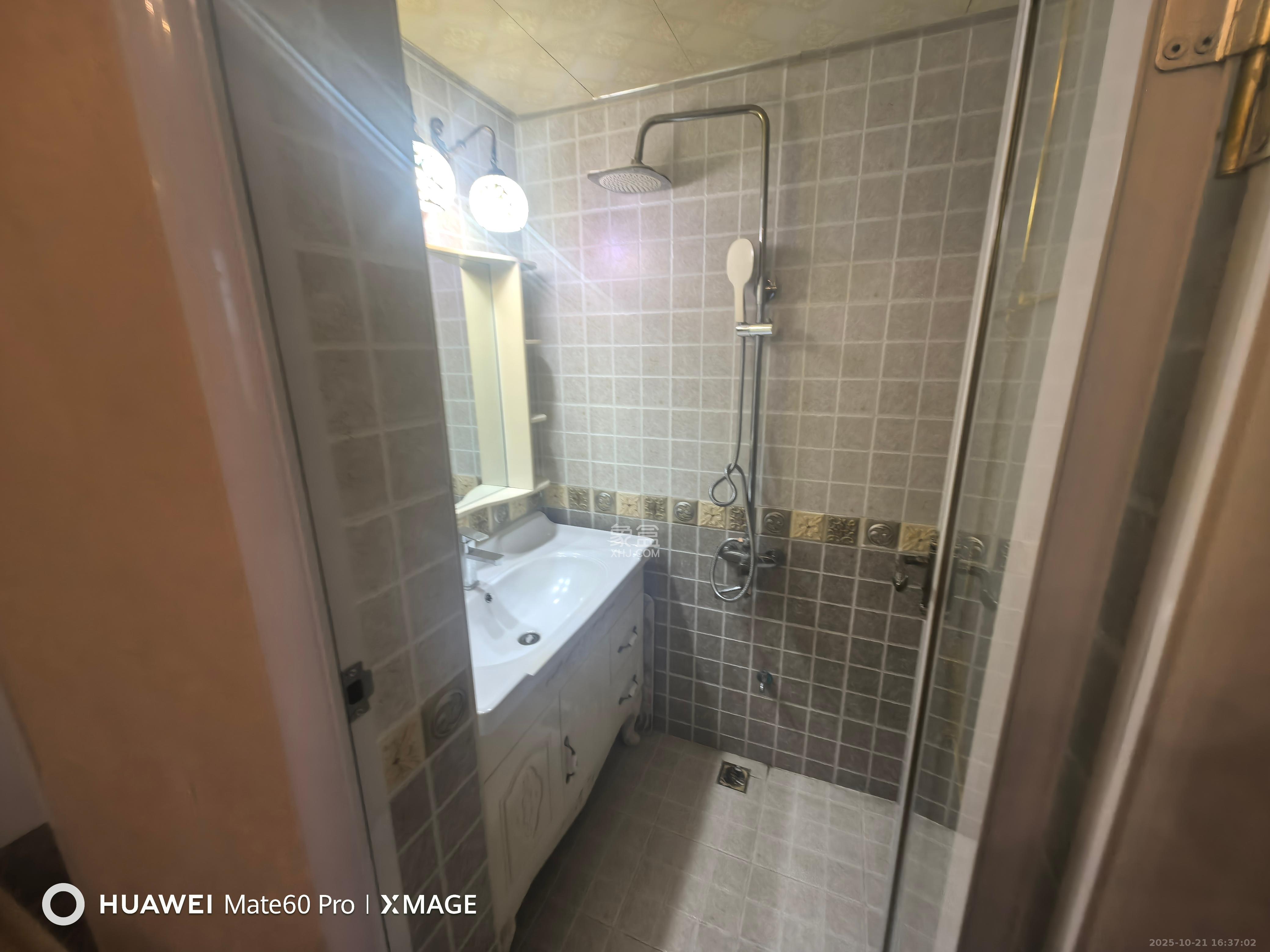 新城国际花都  3室2厅2卫    1800.0元/月 新城国际花都  3室2厅2卫    1800.0元/月室内图